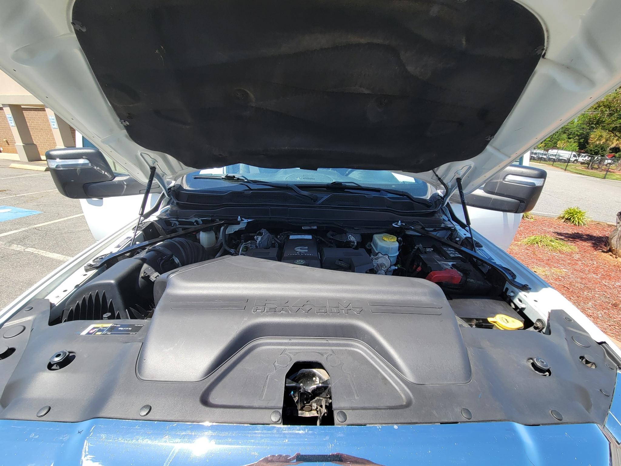 RAM 3500 Tradesman 4x4 Crew Cab 8' Box 2023