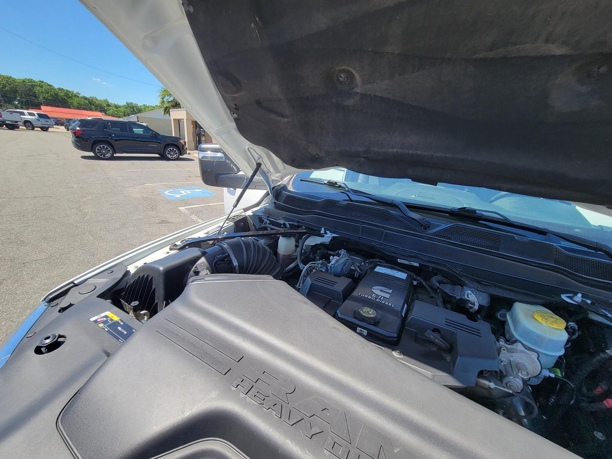 RAM 3500 Tradesman 4x4 Crew Cab 8' Box 2023