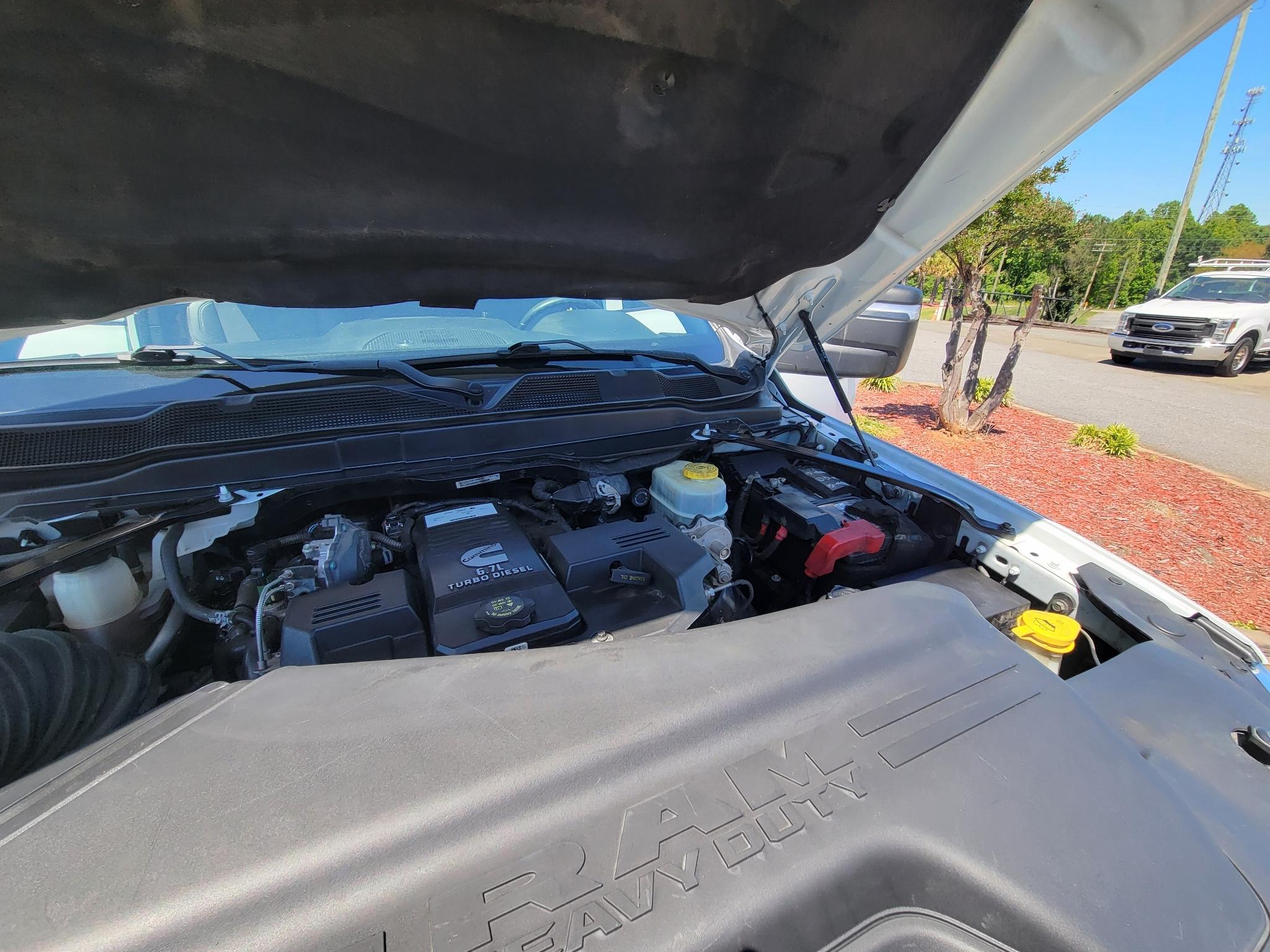 RAM 3500 Tradesman 4x4 Crew Cab 8' Box 2023