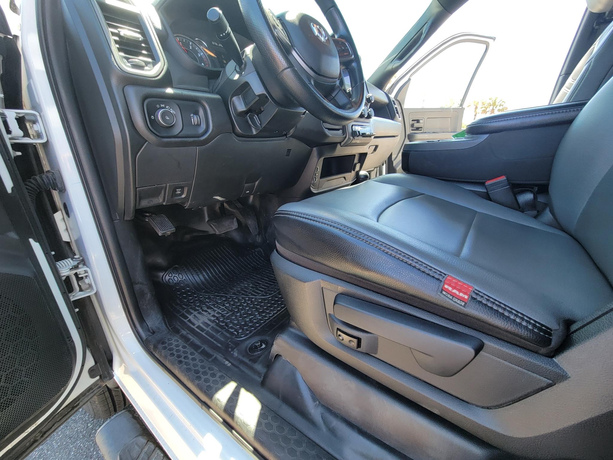 RAM 3500 Tradesman 4x4 Crew Cab 8' Box 2023