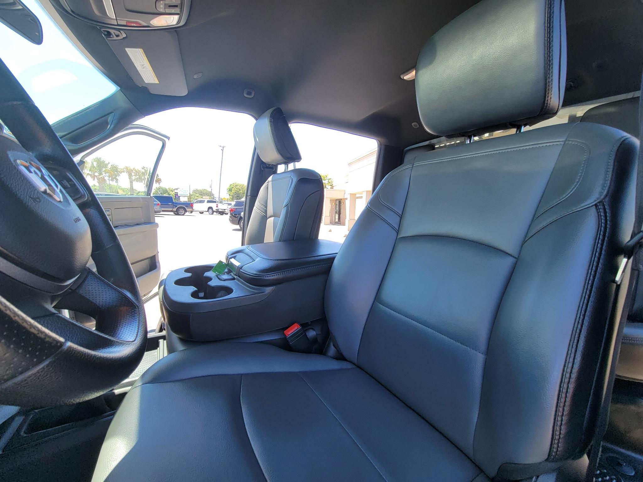 RAM 3500 Tradesman 4x4 Crew Cab 8' Box 2023