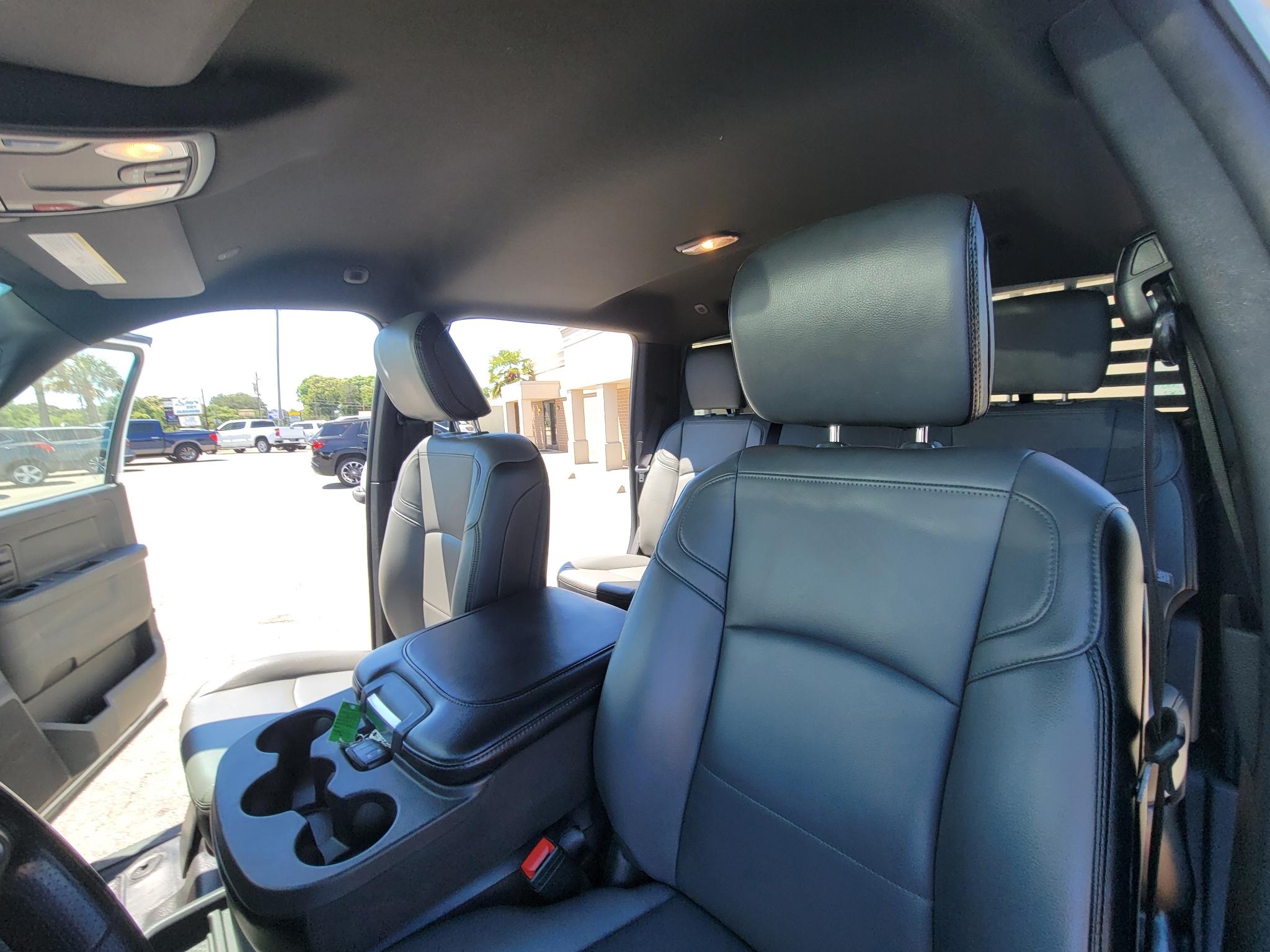 RAM 3500 Tradesman 4x4 Crew Cab 8' Box 2023