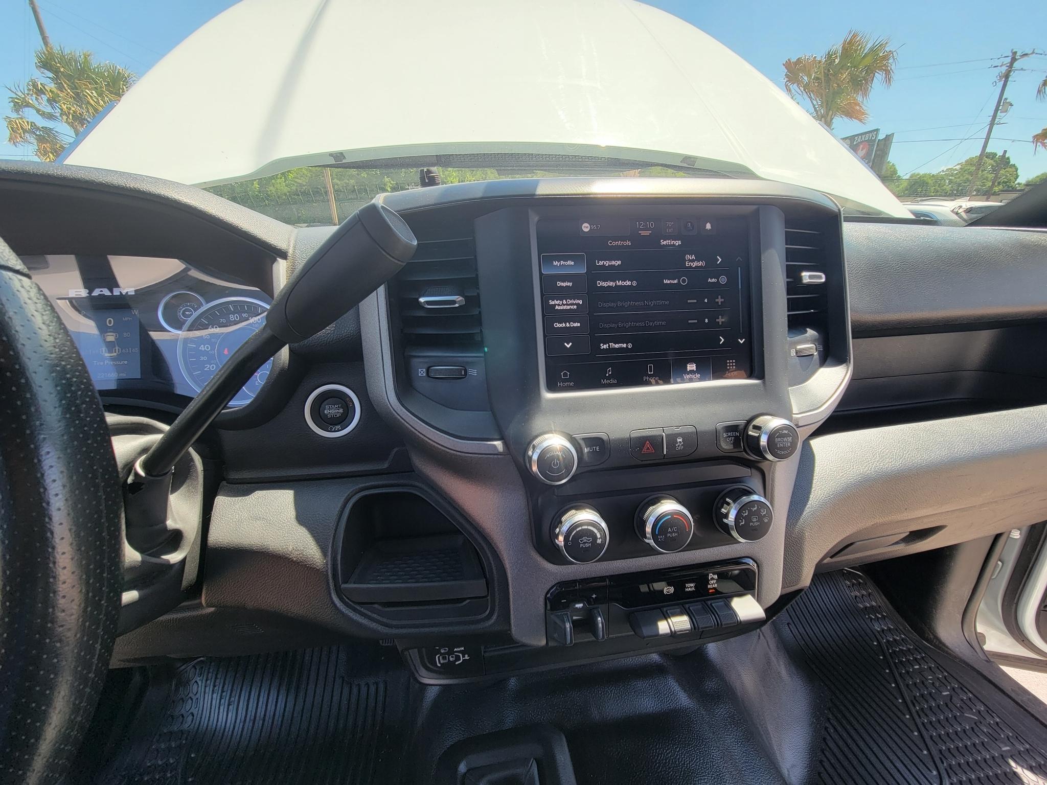 RAM 3500 Tradesman 4x4 Crew Cab 8' Box 2023