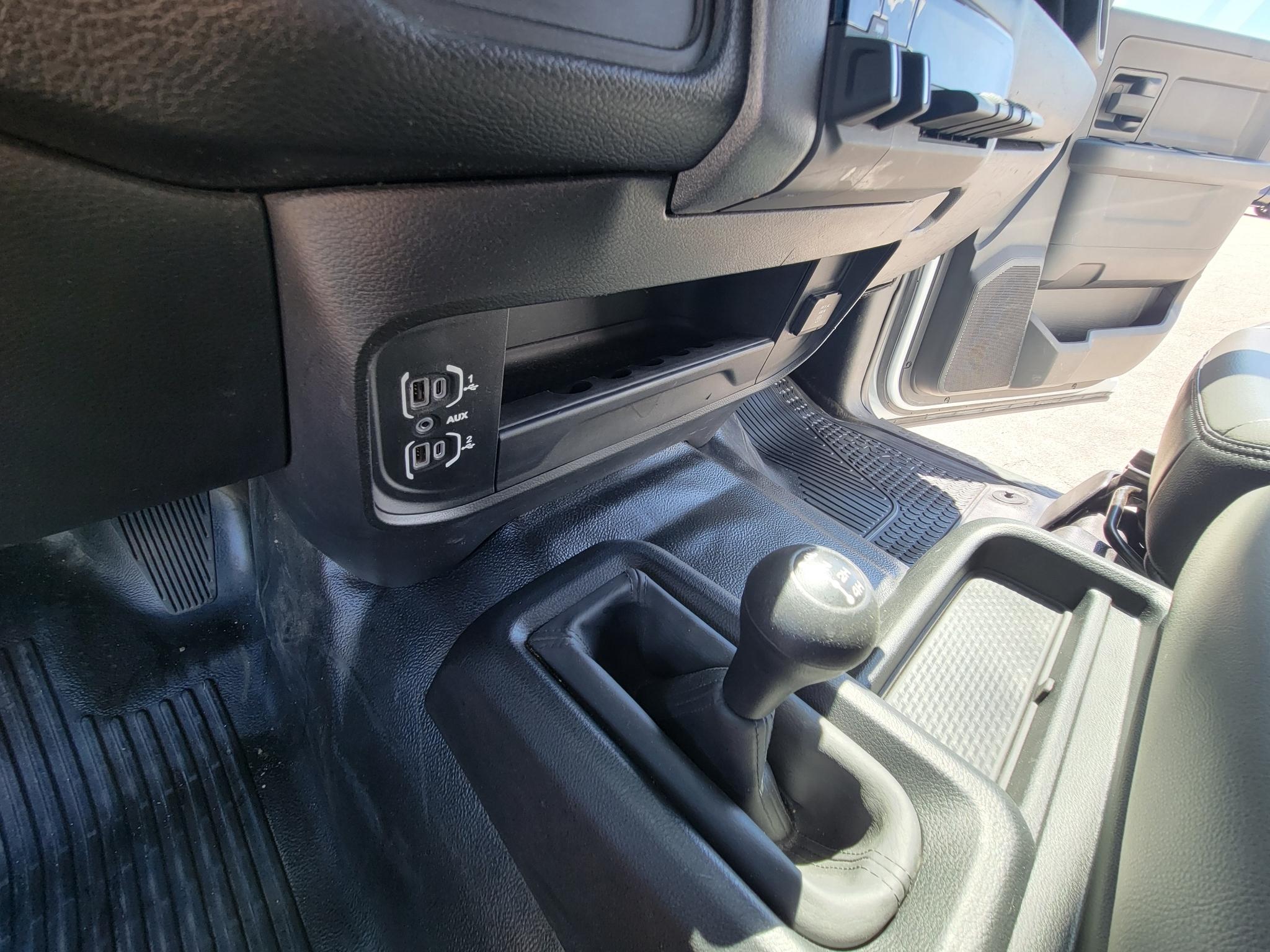RAM 3500 Tradesman 4x4 Crew Cab 8' Box 2023