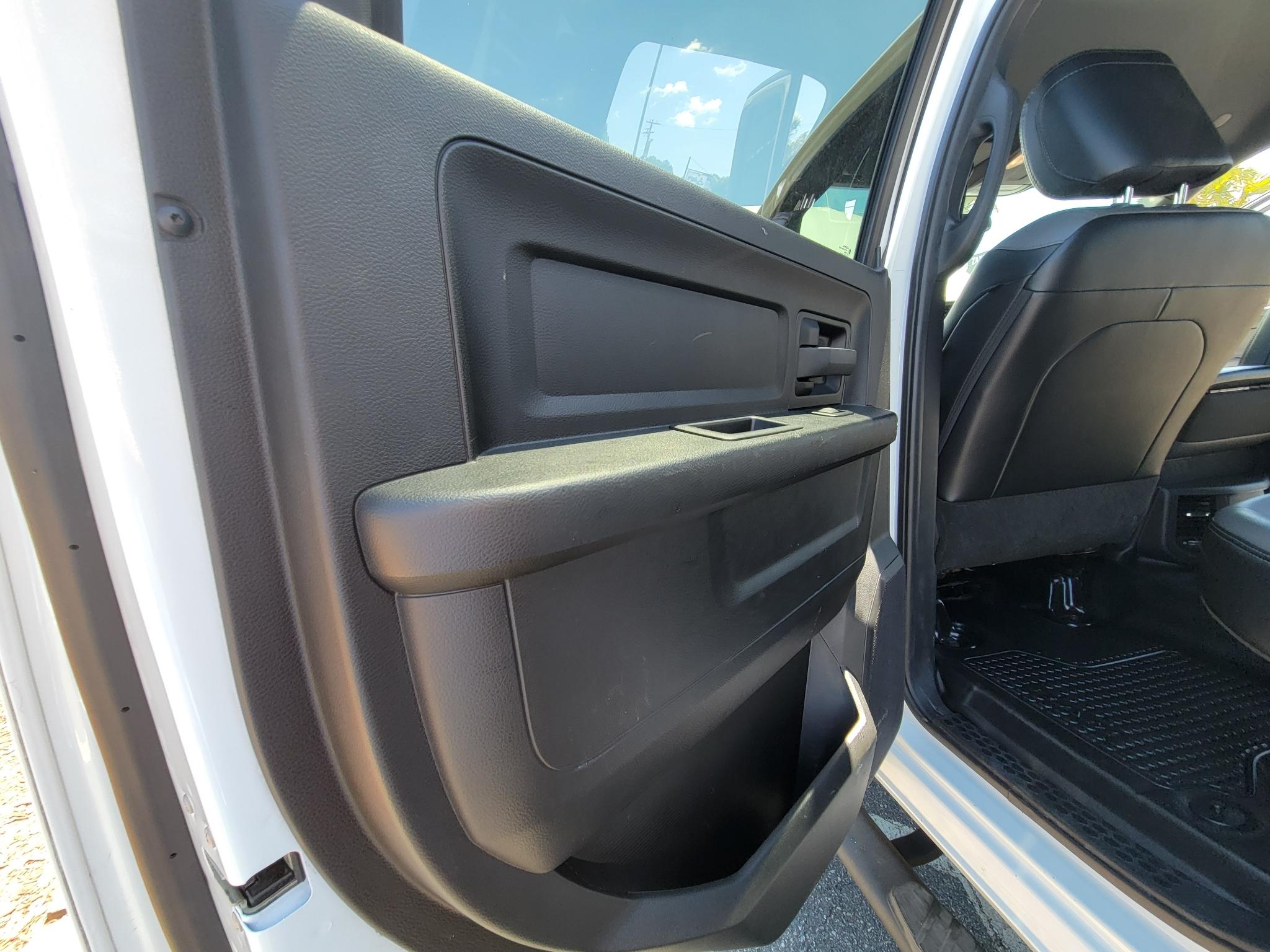 RAM 3500 Tradesman 4x4 Crew Cab 8' Box 2023
