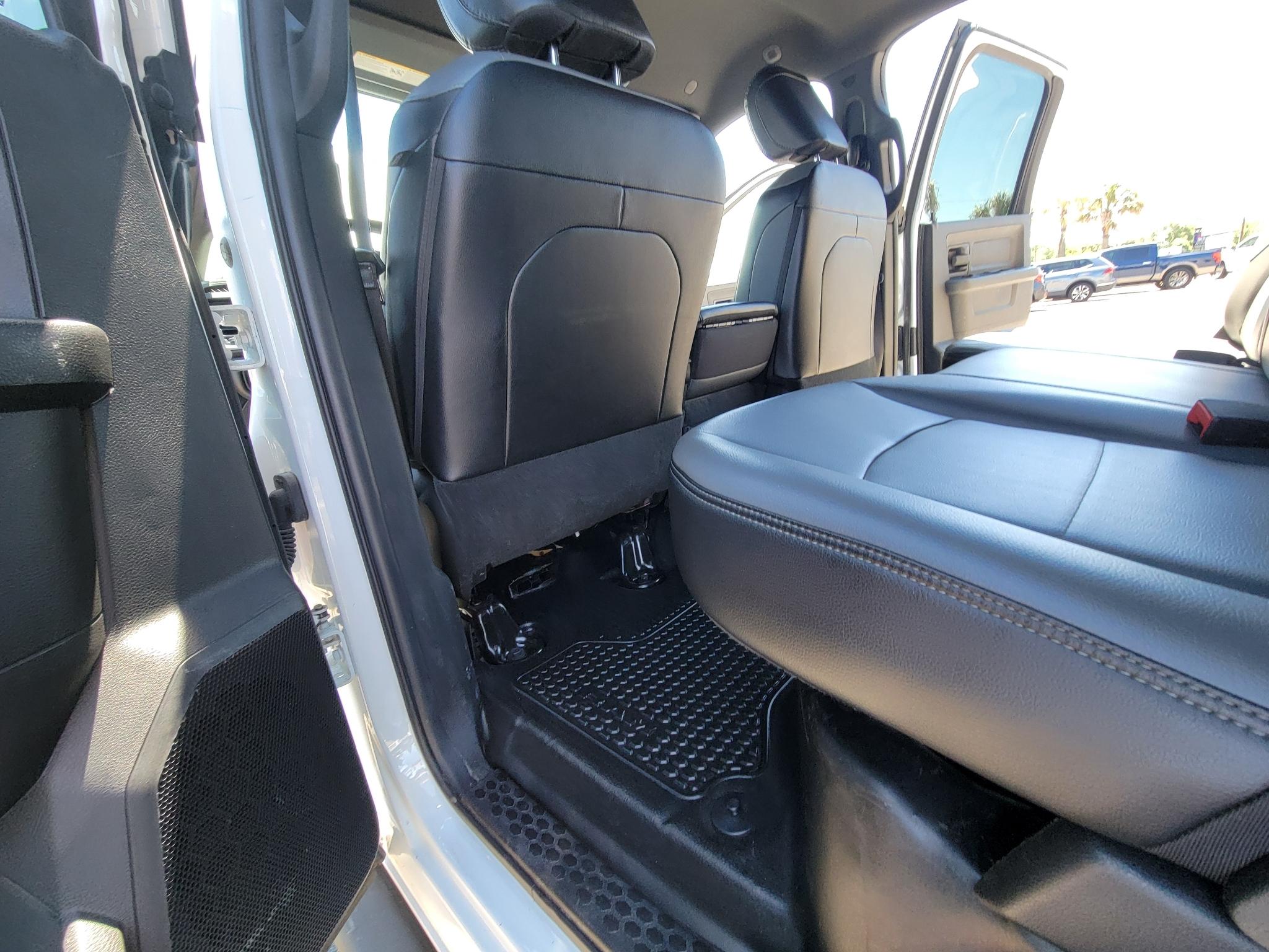 RAM 3500 Tradesman 4x4 Crew Cab 8' Box 2023