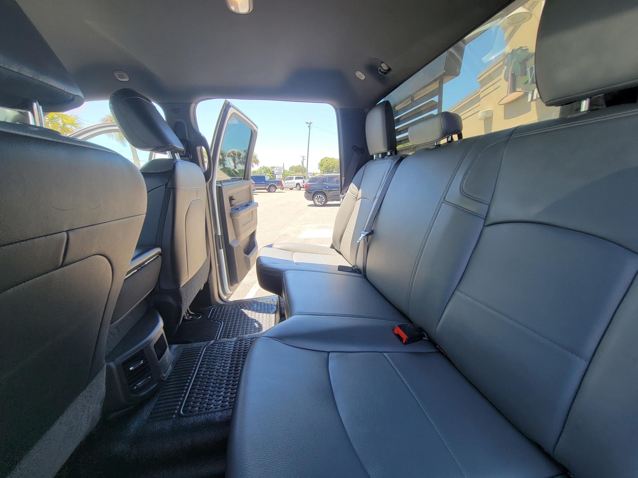 RAM 3500 Tradesman 4x4 Crew Cab 8' Box 2023