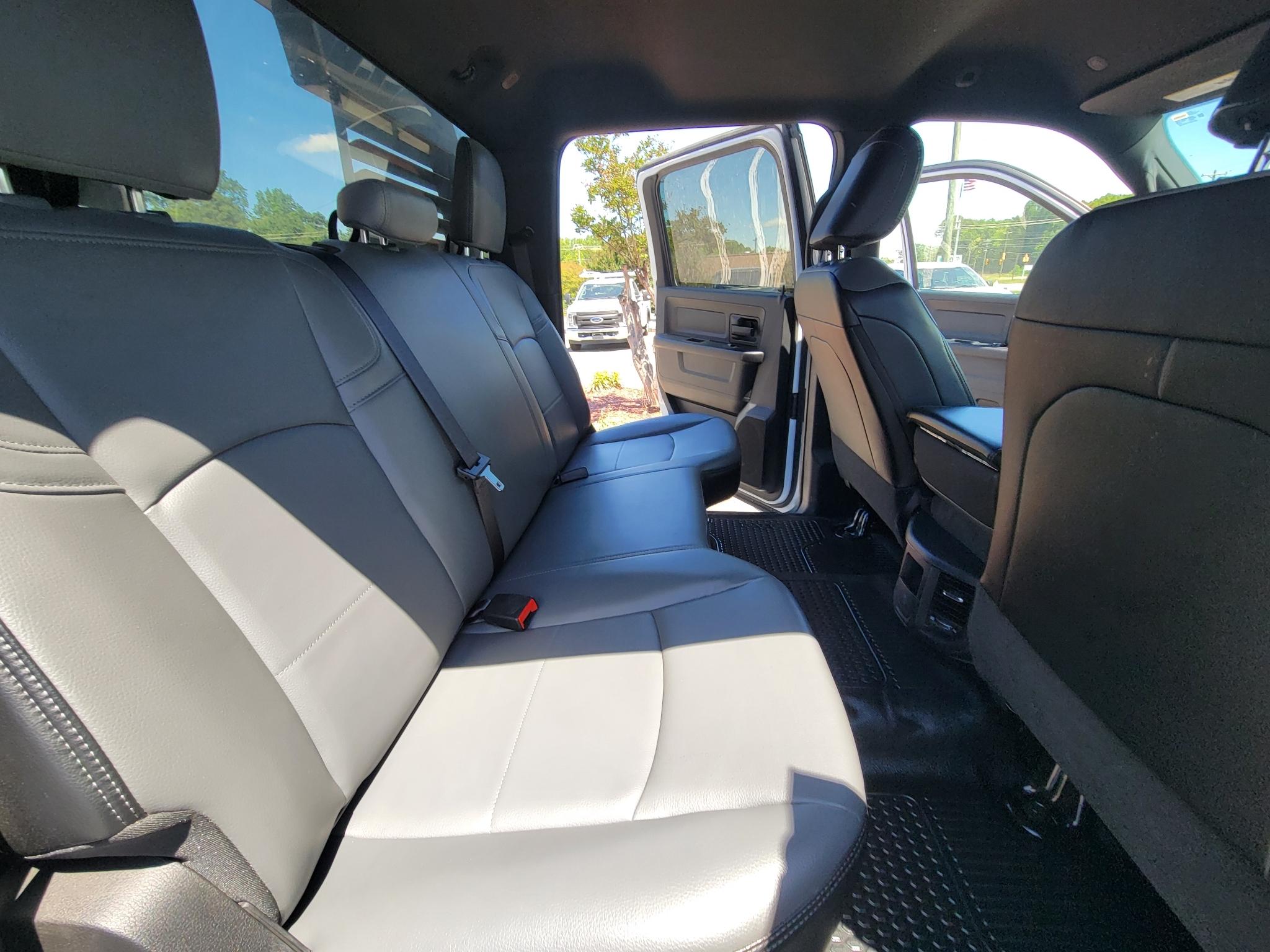 RAM 3500 Tradesman 4x4 Crew Cab 8' Box 2023