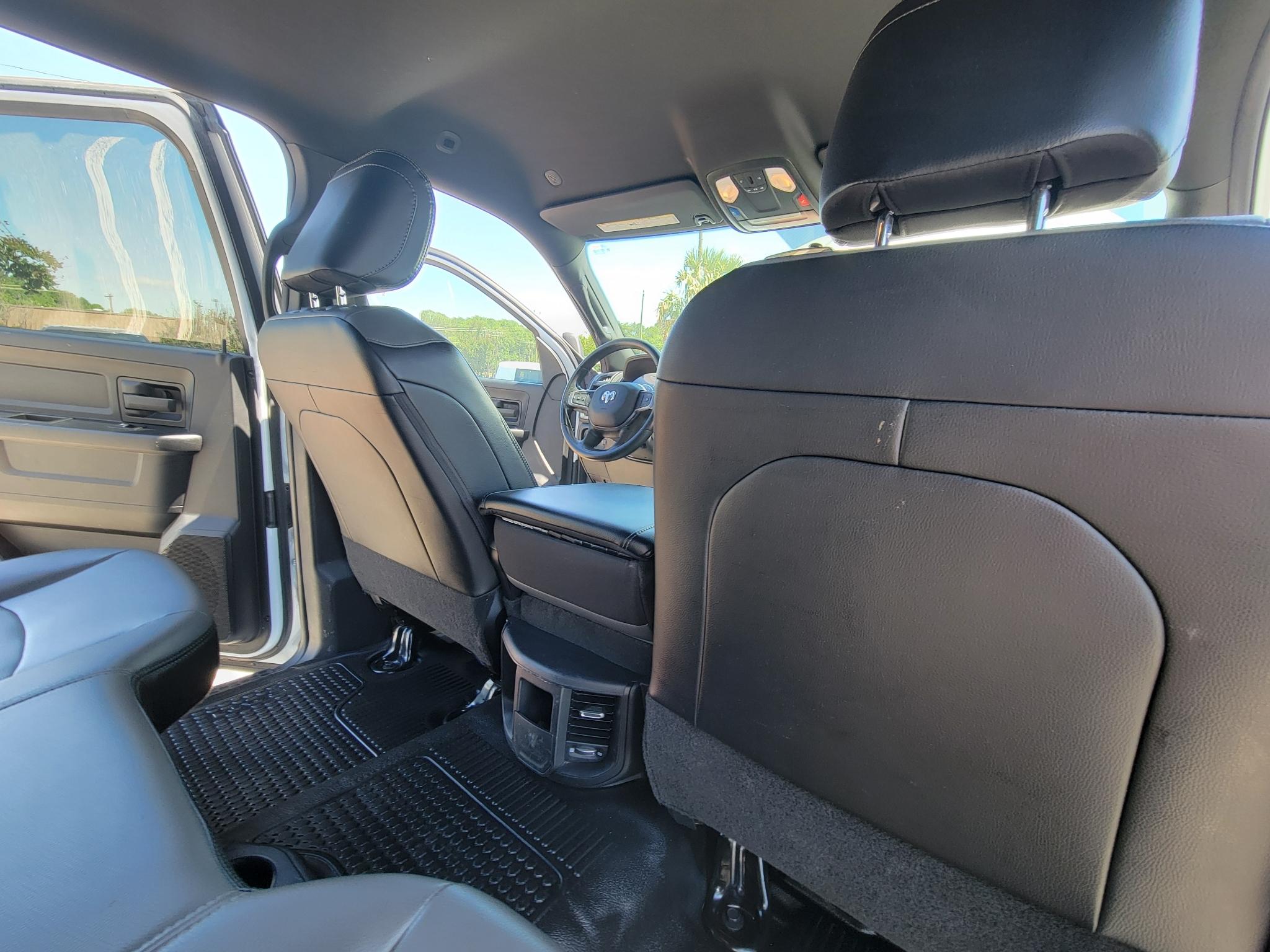 RAM 3500 Tradesman 4x4 Crew Cab 8' Box 2023