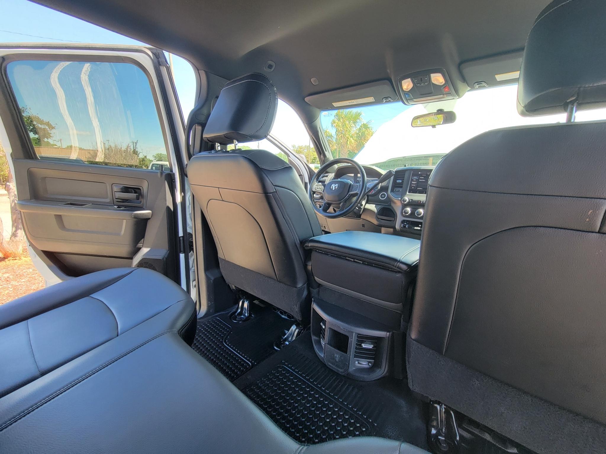 RAM 3500 Tradesman 4x4 Crew Cab 8' Box 2023