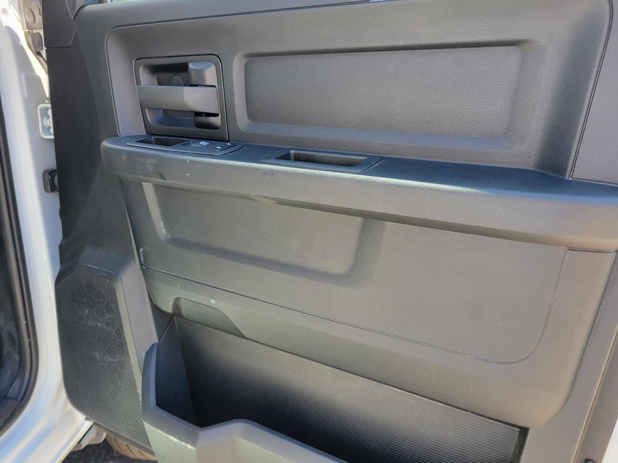 RAM 3500 Tradesman 4x4 Crew Cab 8' Box 2023