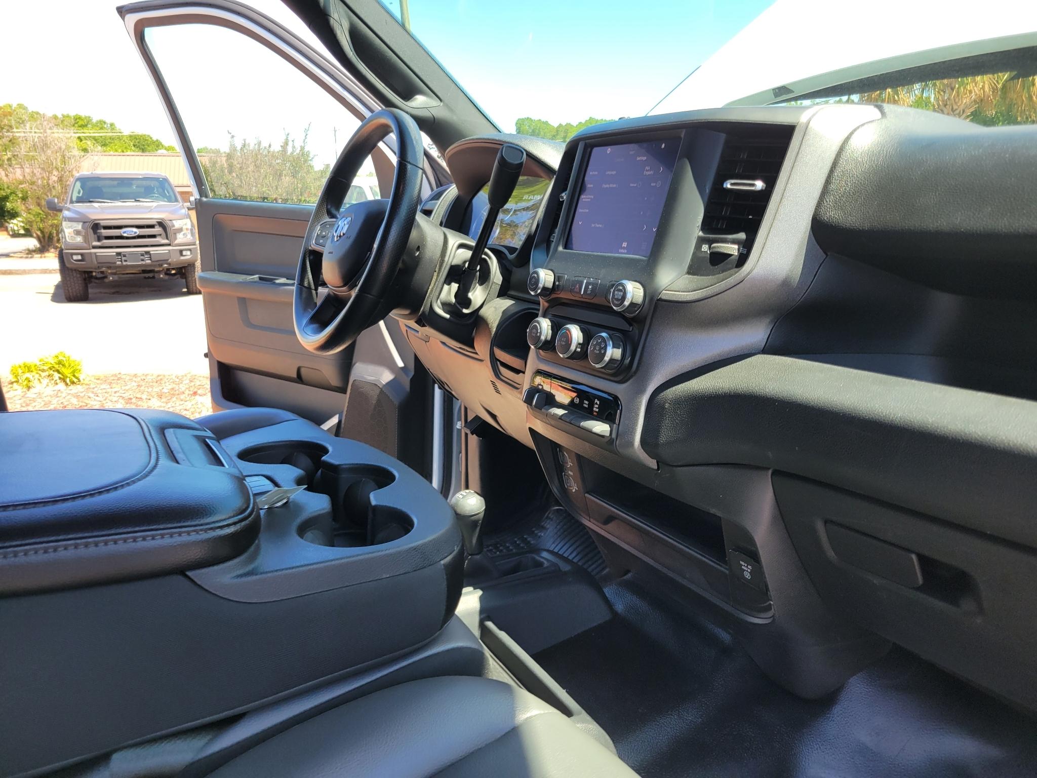 RAM 3500 Tradesman 4x4 Crew Cab 8' Box 2023
