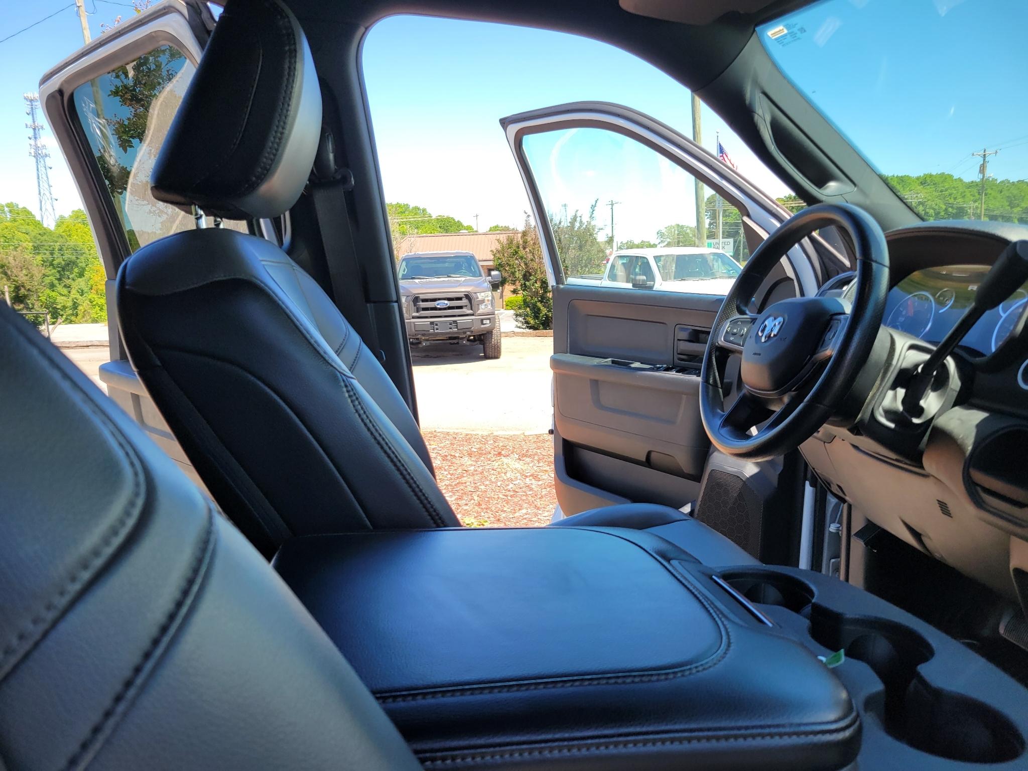 RAM 3500 Tradesman 4x4 Crew Cab 8' Box 2023