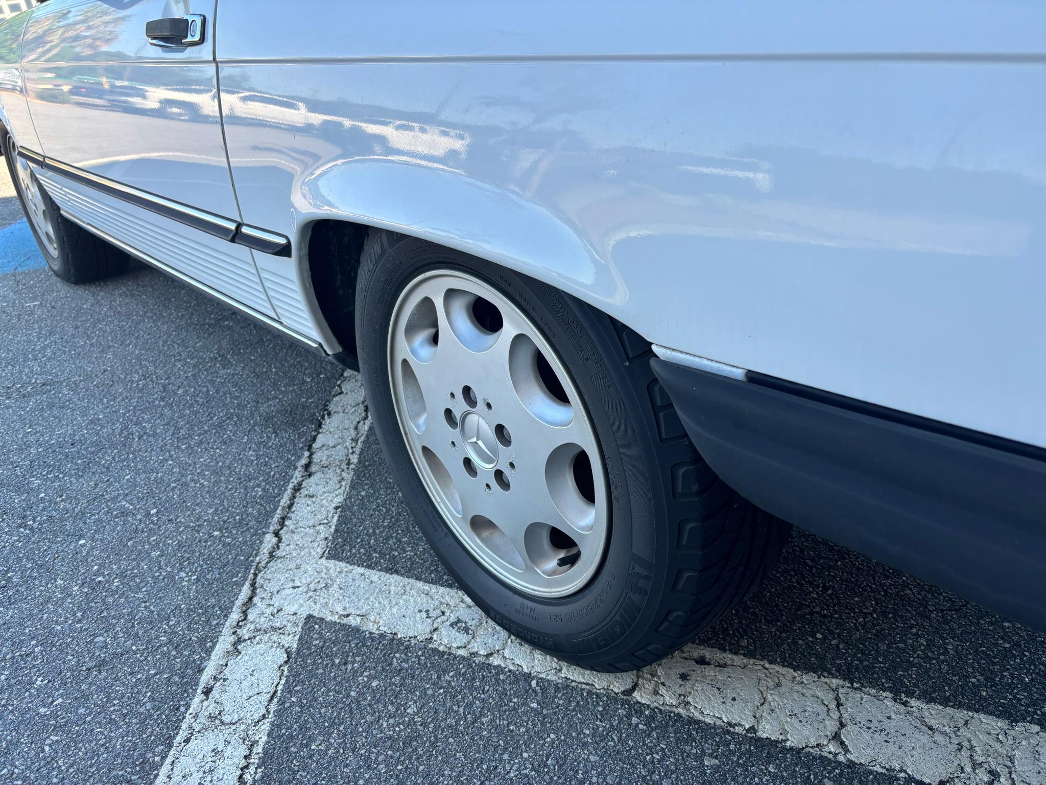 Mercedes-Benz 560 Series 2dr Convertible 560SL 1986