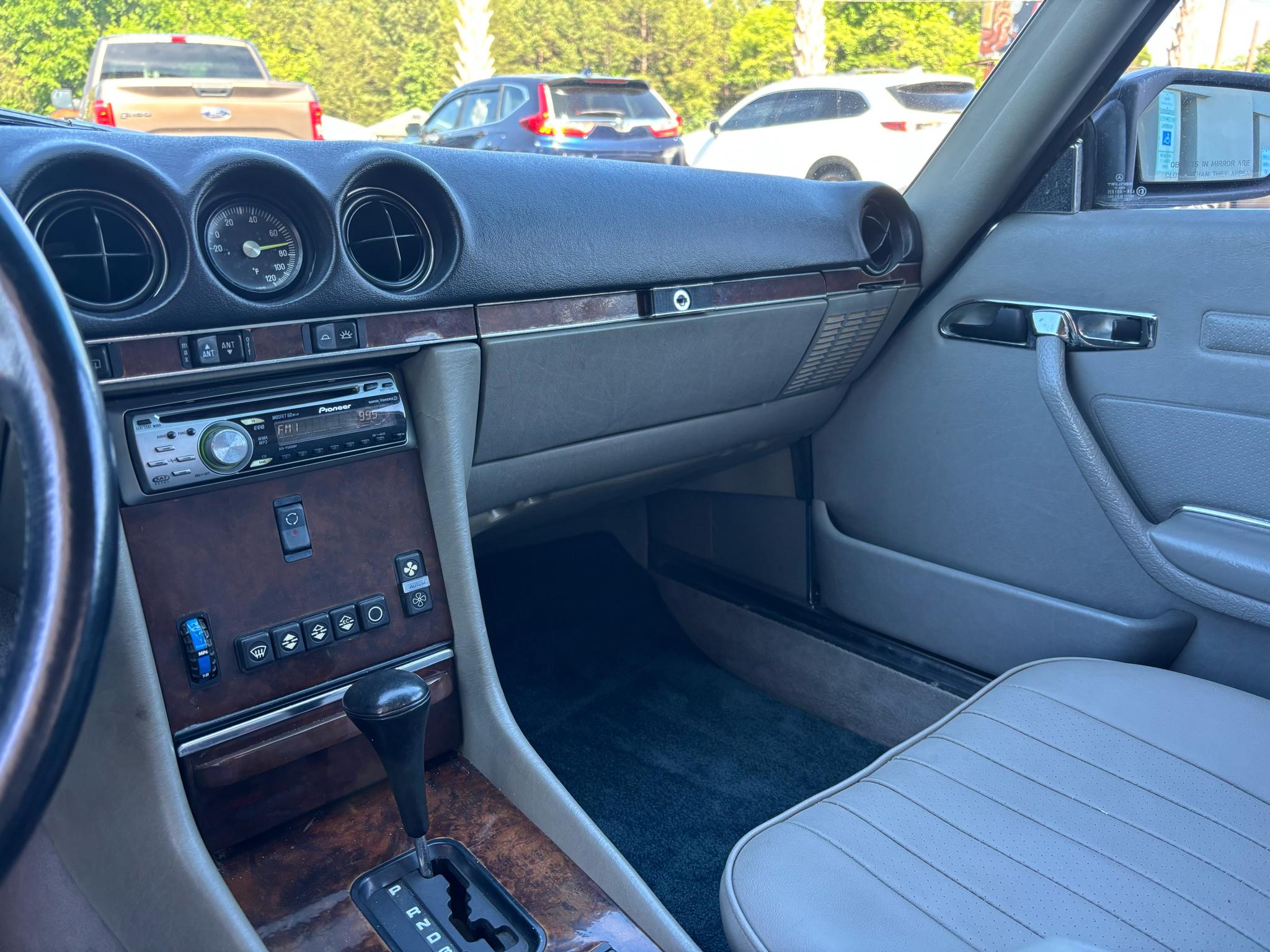 Mercedes-Benz 560 Series 2dr Convertible 560SL 1986