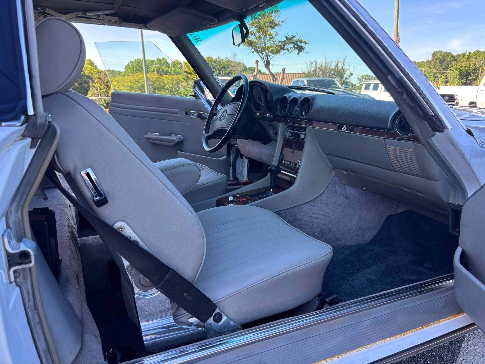 Mercedes-Benz 560 Series 2dr Convertible 560SL 1986