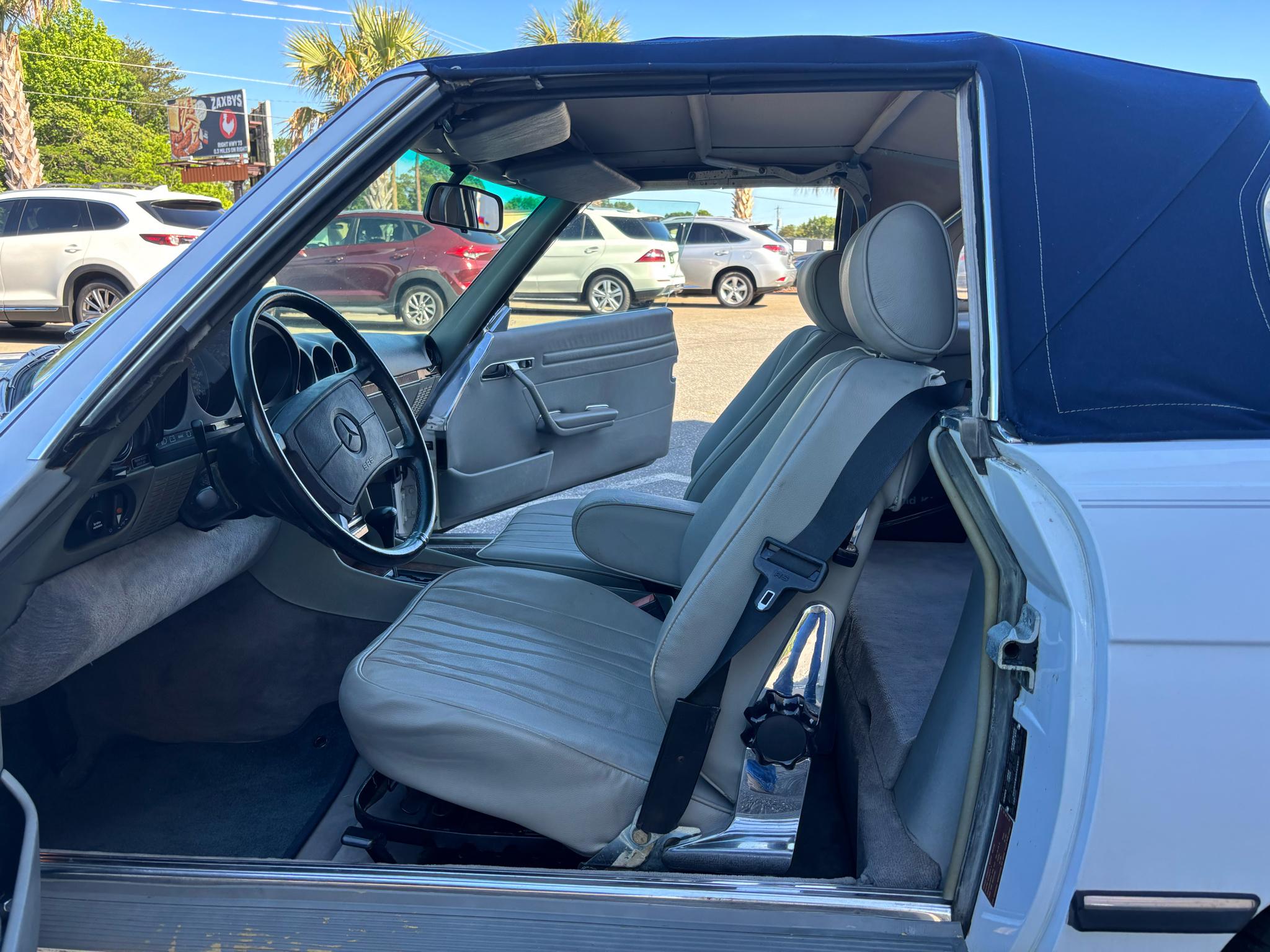 Mercedes-Benz 560 Series 2dr Convertible 560SL 1986