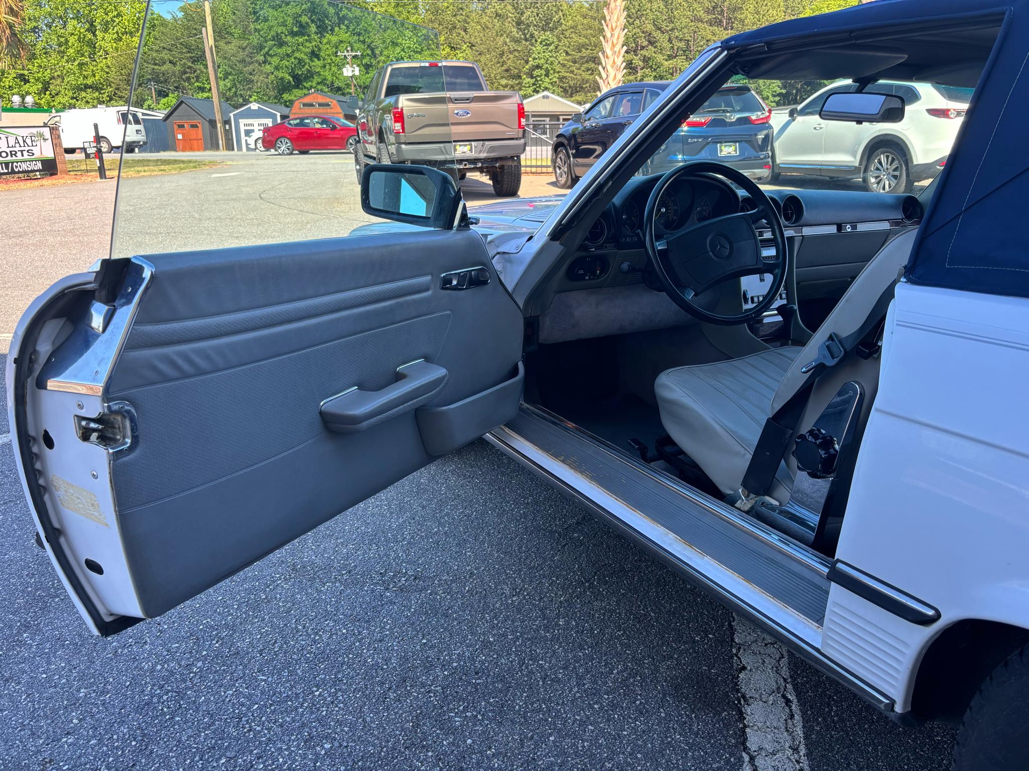 Mercedes-Benz 560 Series 2dr Convertible 560SL 1986