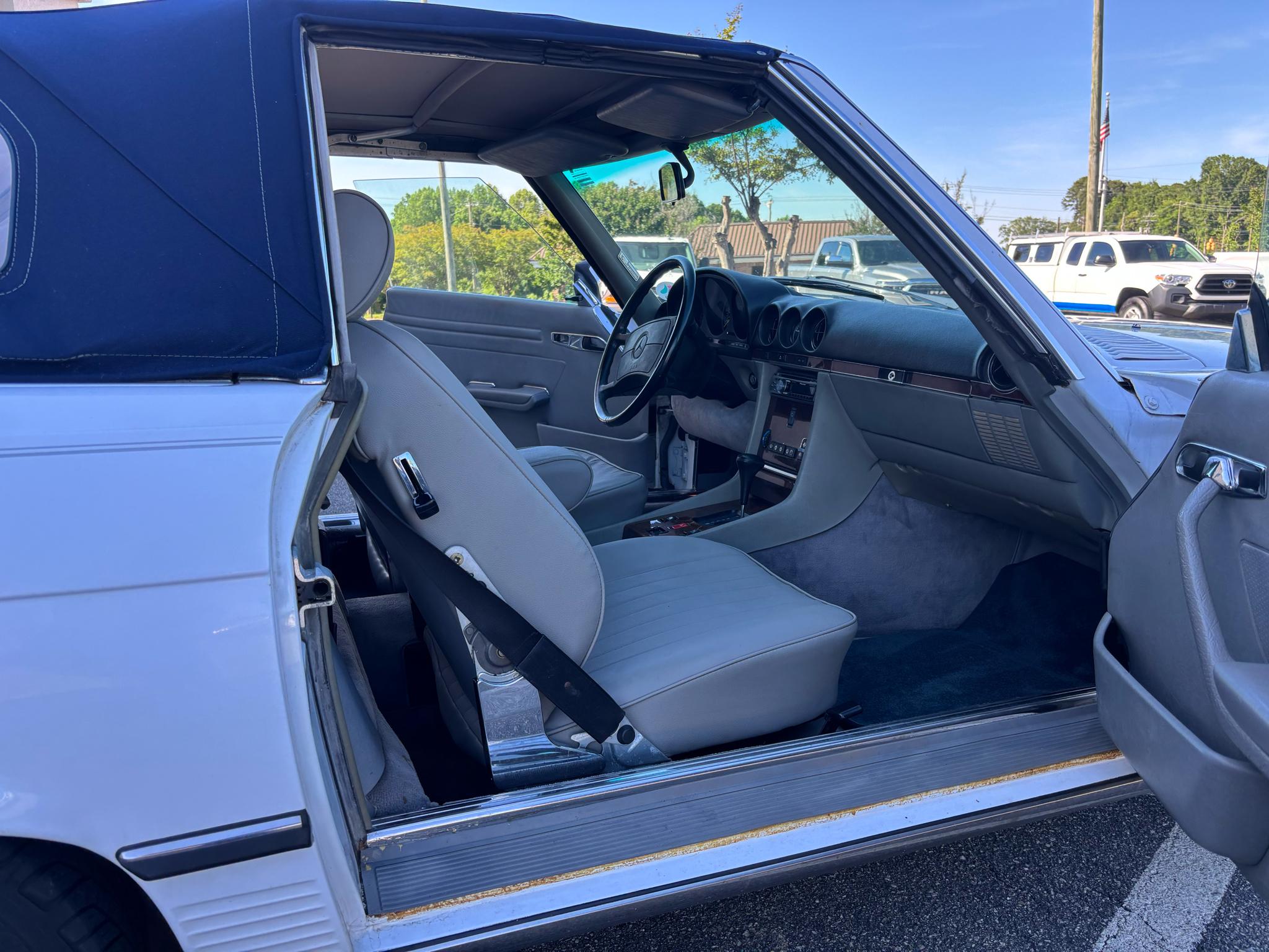 Mercedes-Benz 560 Series 2dr Convertible 560SL 1986