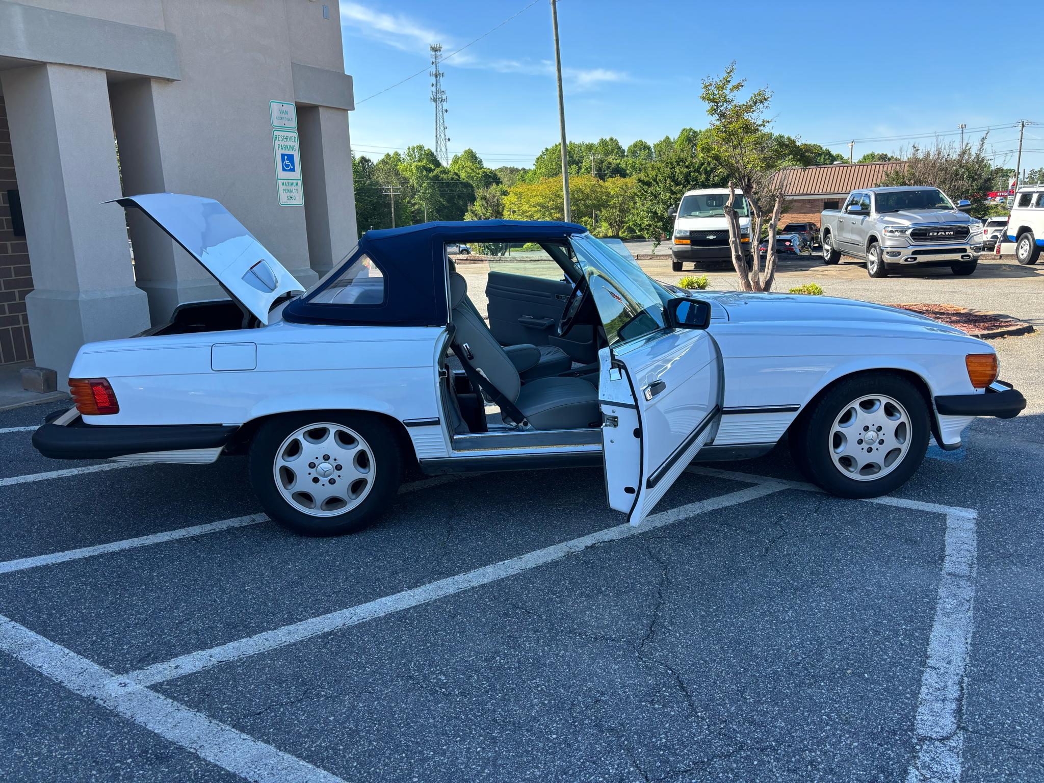 Mercedes-Benz 560 Series 2dr Convertible 560SL 1986