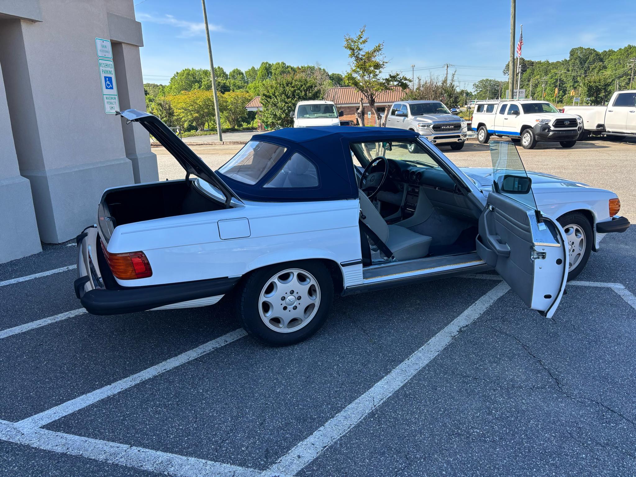 Mercedes-Benz 560 Series 2dr Convertible 560SL 1986