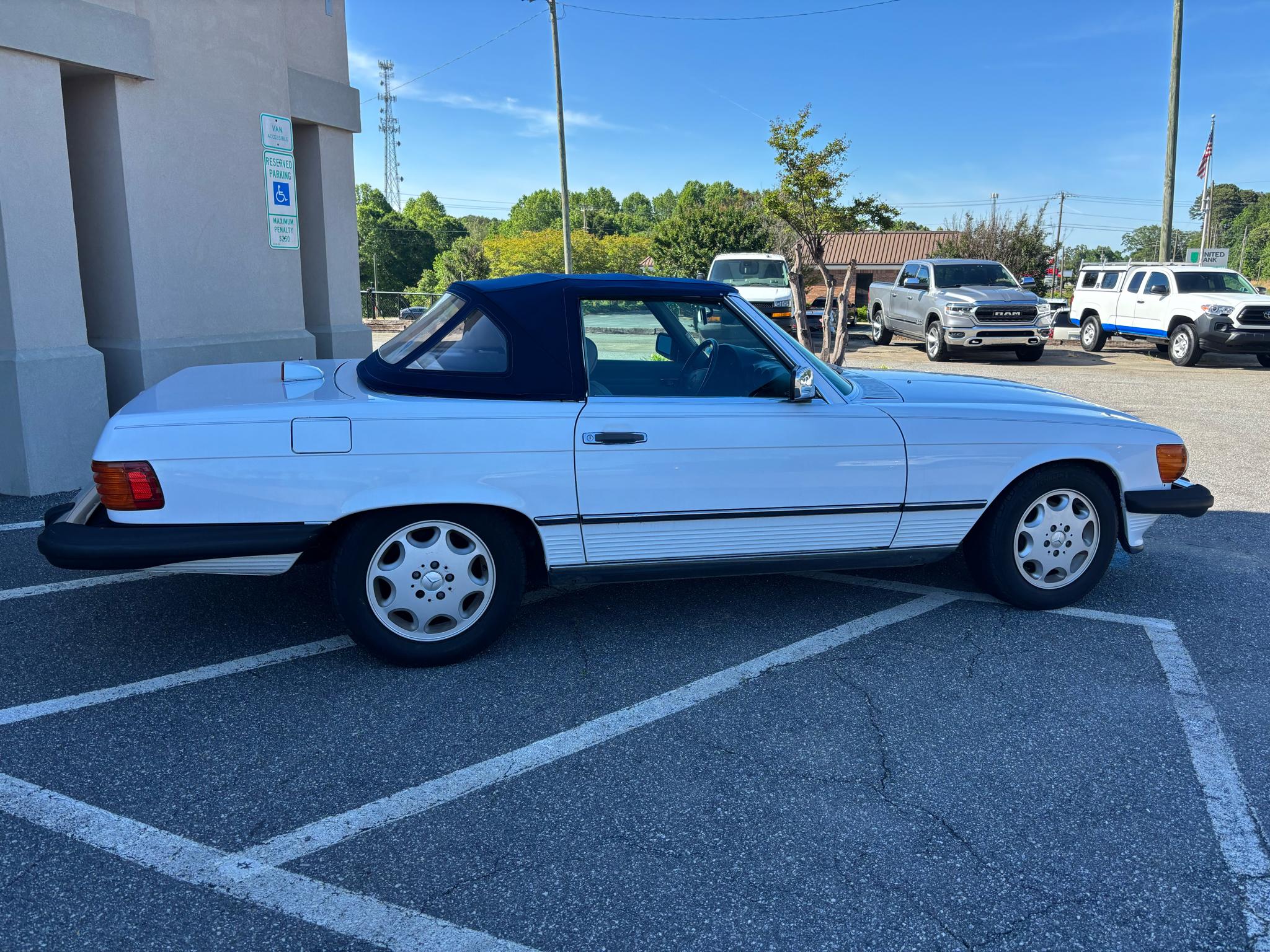 Mercedes-Benz 560 Series 2dr Convertible 560SL 1986