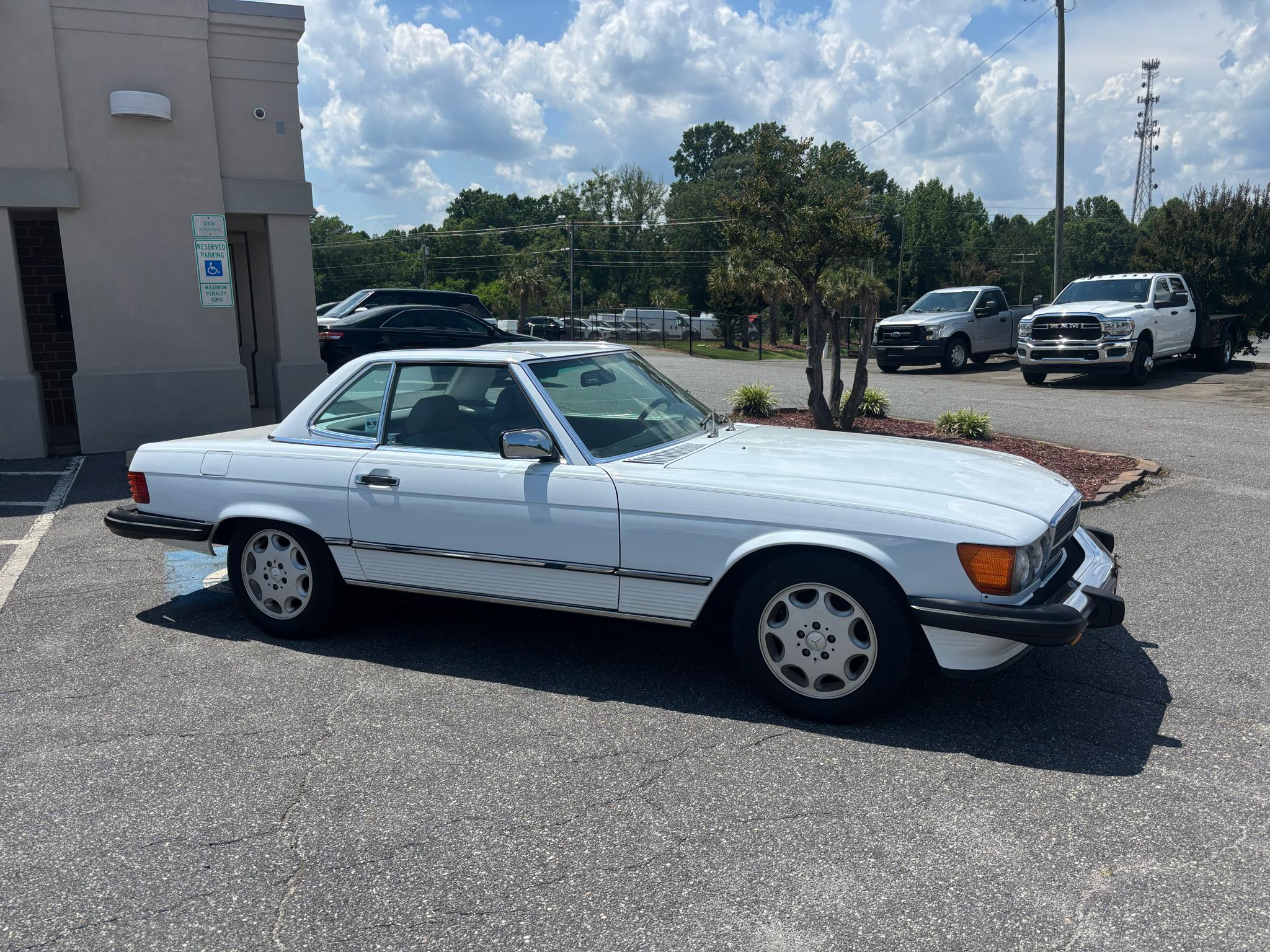 Mercedes-Benz 560 Series 2dr Convertible 560SL 1986