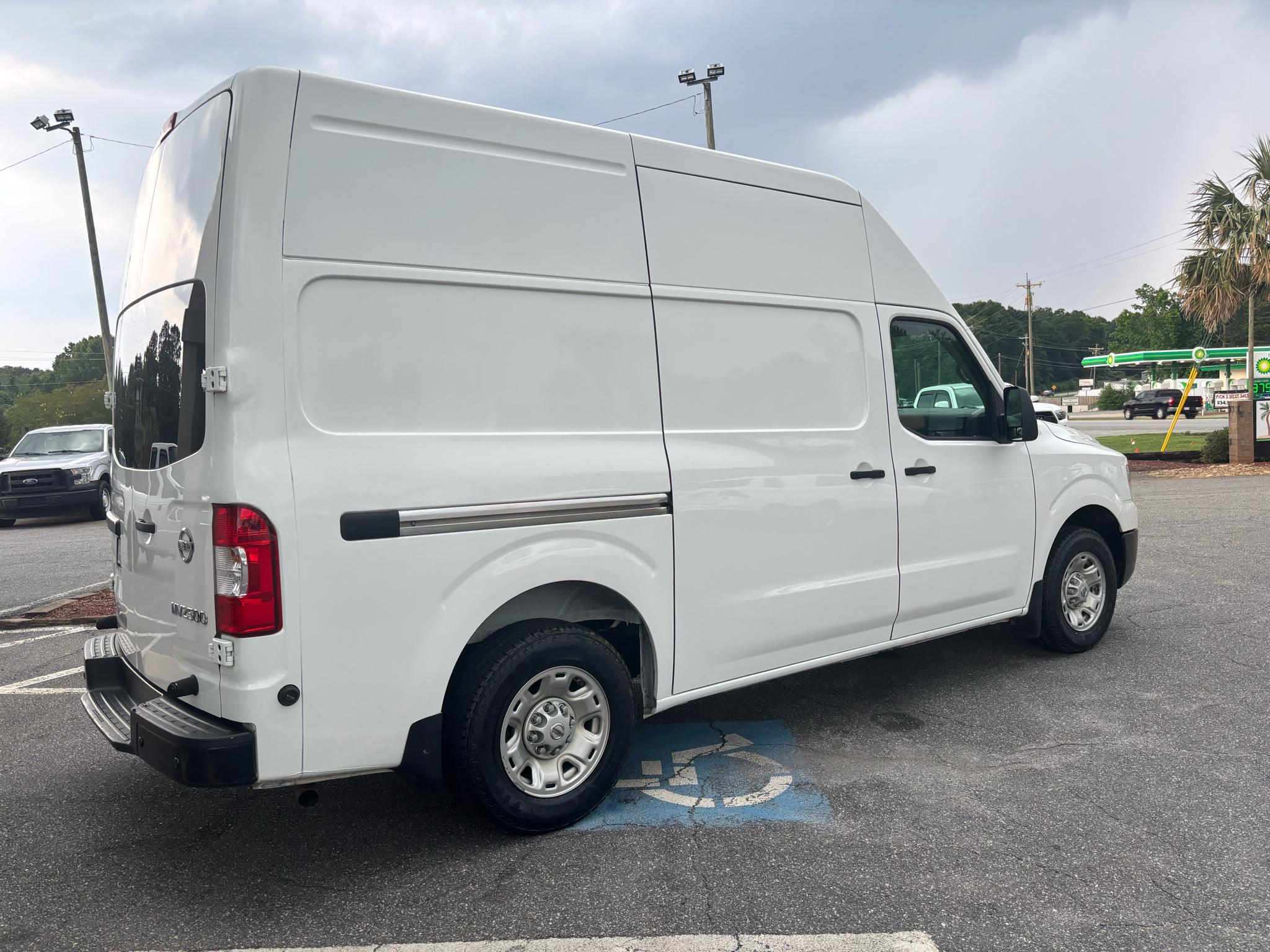 Nissan NV Cargo NV2500 HD High Roof V6 SV 2021