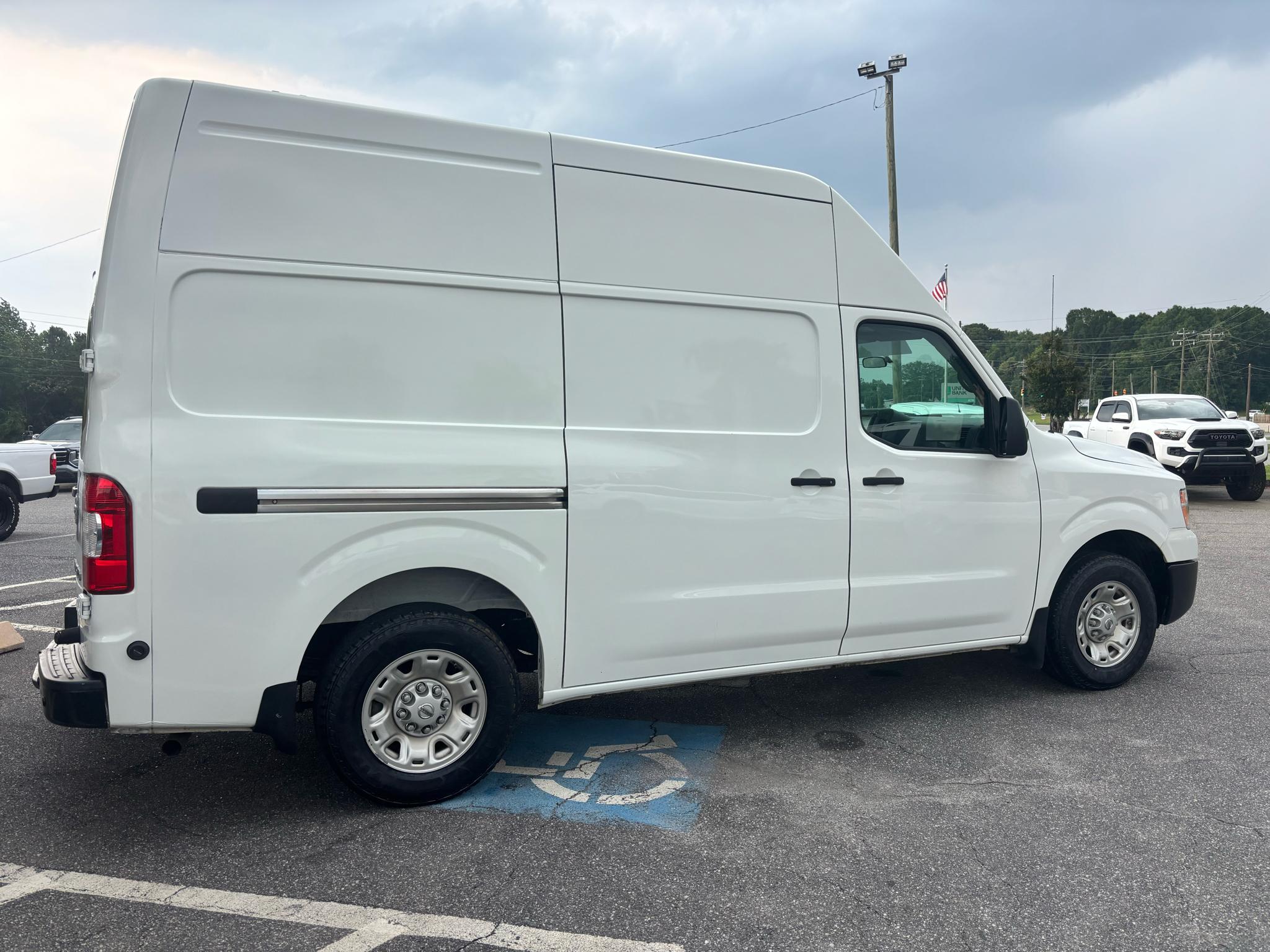 Nissan NV Cargo NV2500 HD High Roof V6 SV 2021
