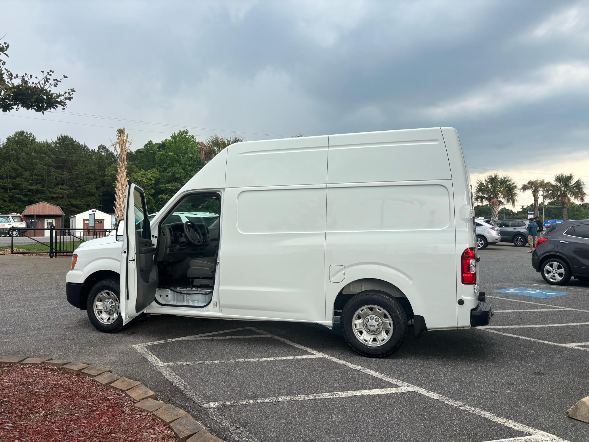 Nissan NV Cargo NV2500 HD High Roof V6 SV 2021