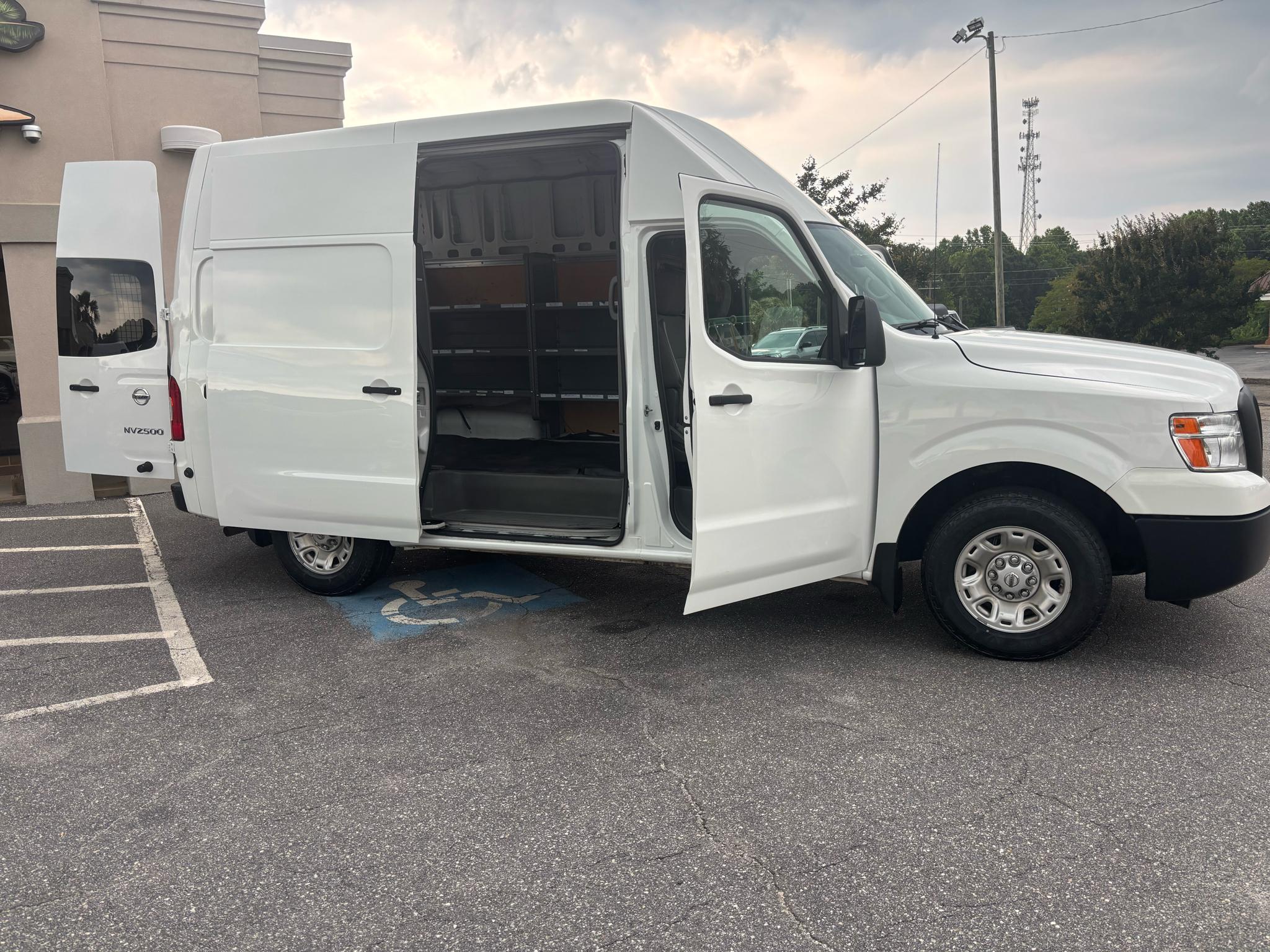 Nissan NV Cargo NV2500 HD High Roof V6 SV 2021