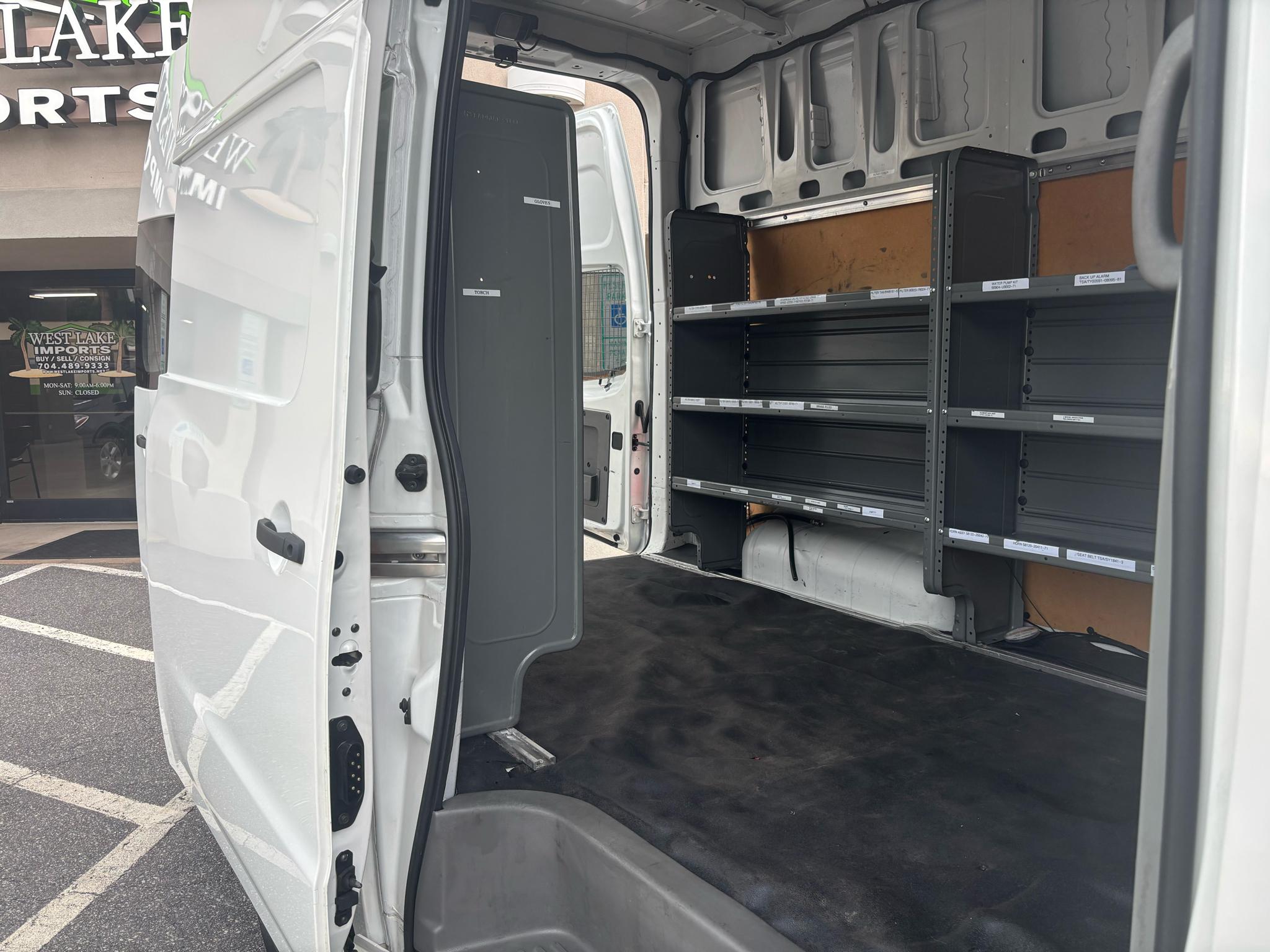 Nissan NV Cargo NV2500 HD High Roof V6 SV 2021