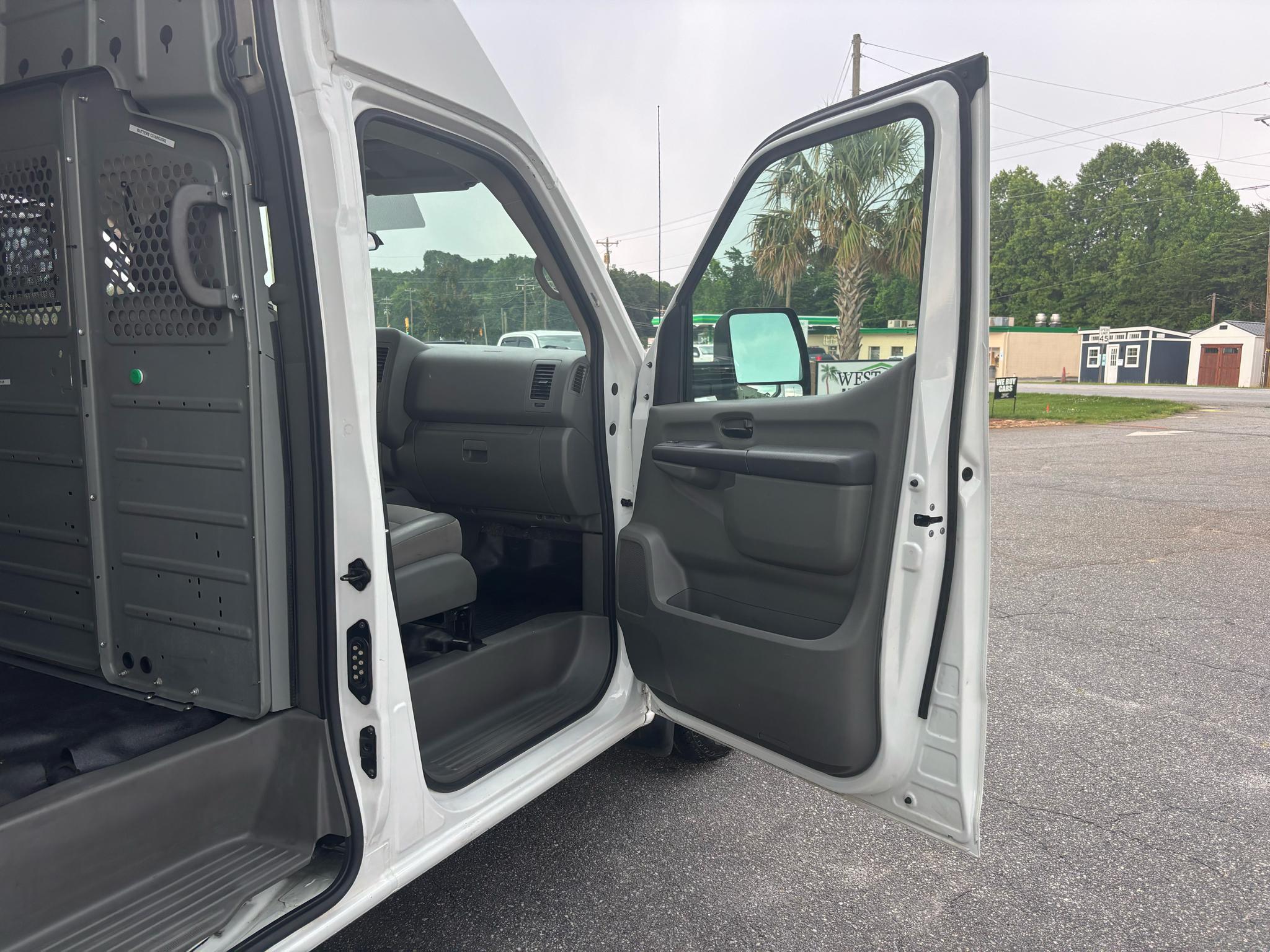 Nissan NV Cargo NV2500 HD High Roof V6 SV 2021
