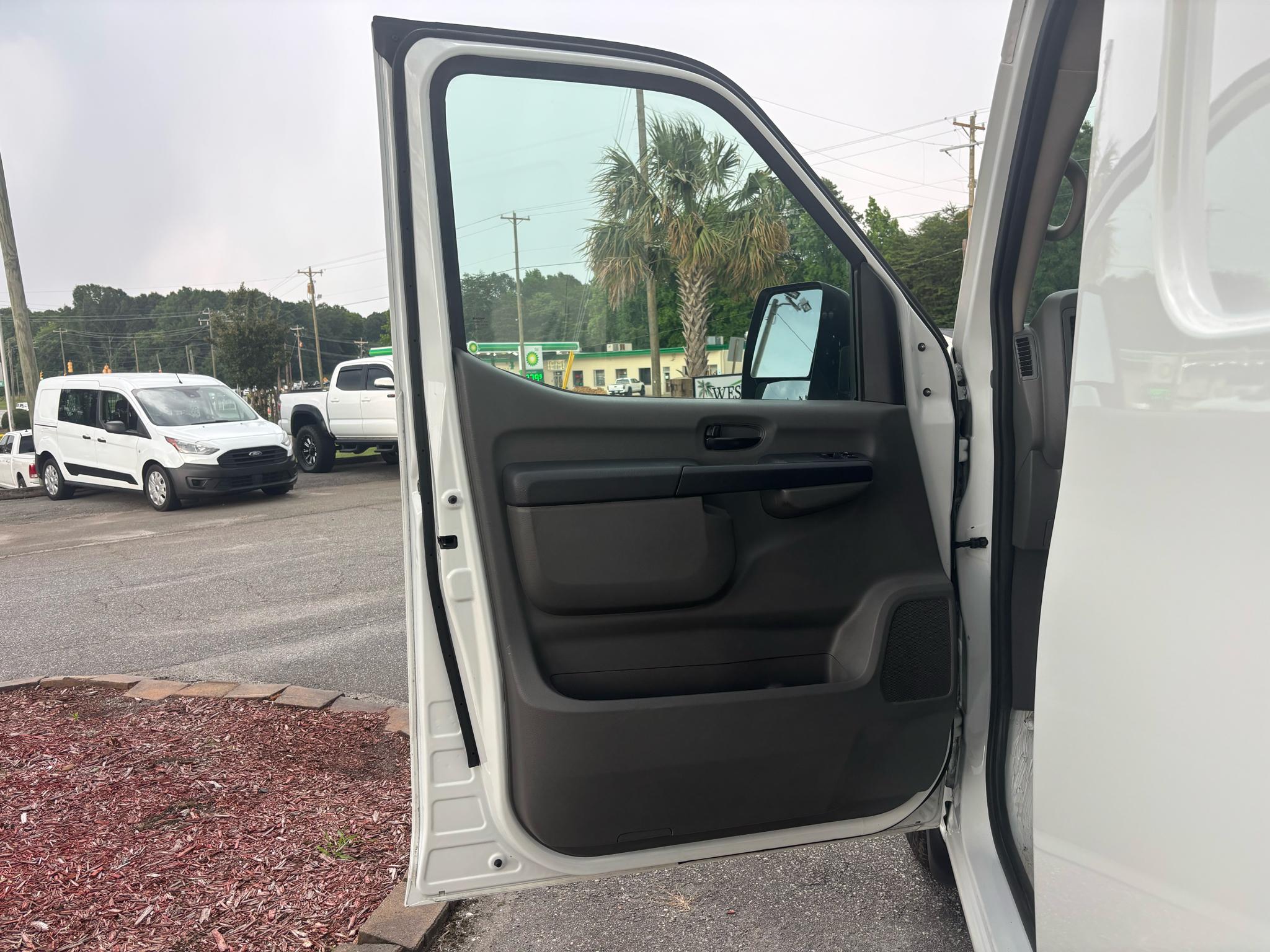 Nissan NV Cargo NV2500 HD High Roof V6 SV 2021
