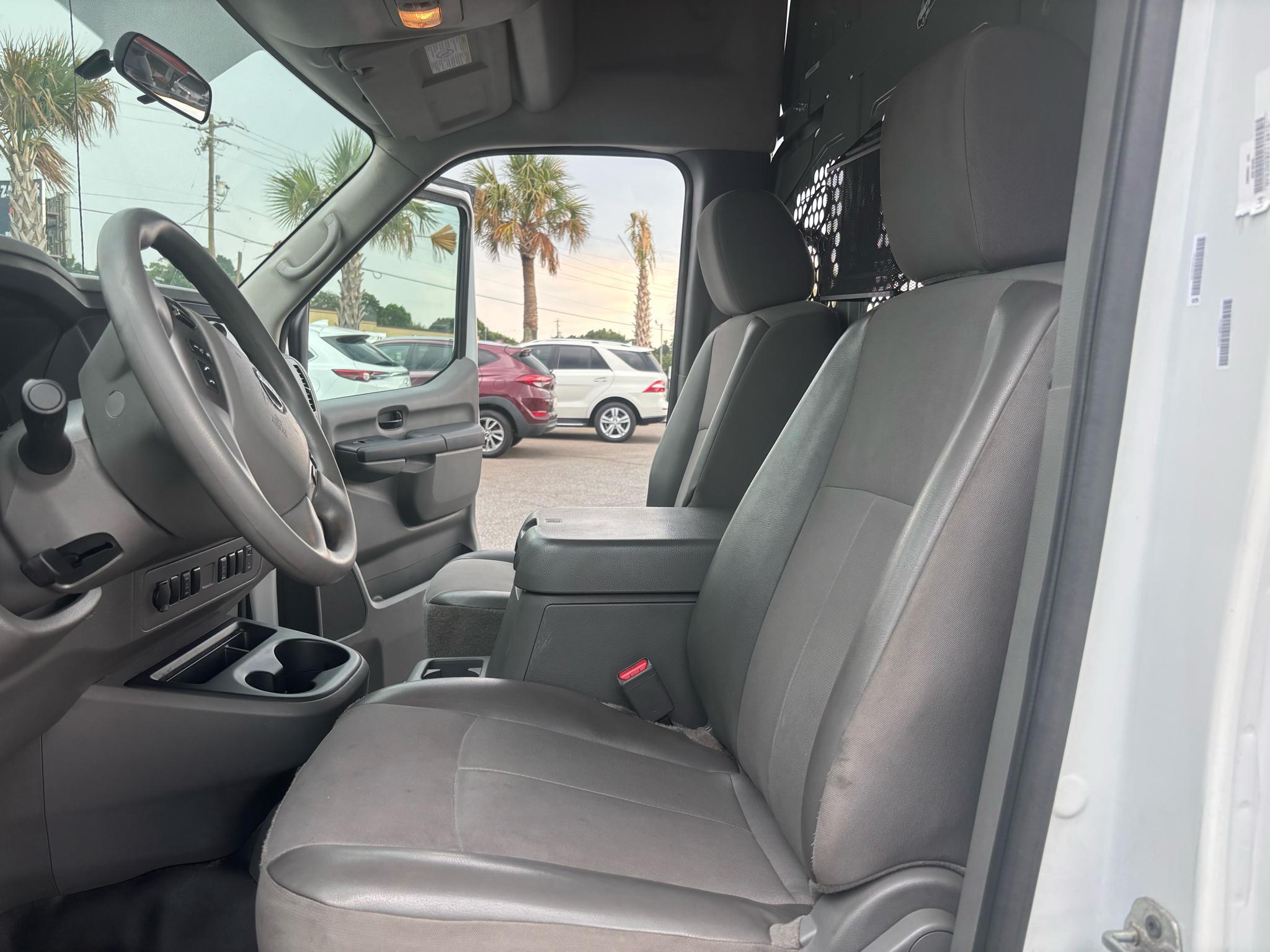 Nissan NV Cargo NV2500 HD High Roof V6 SV 2021