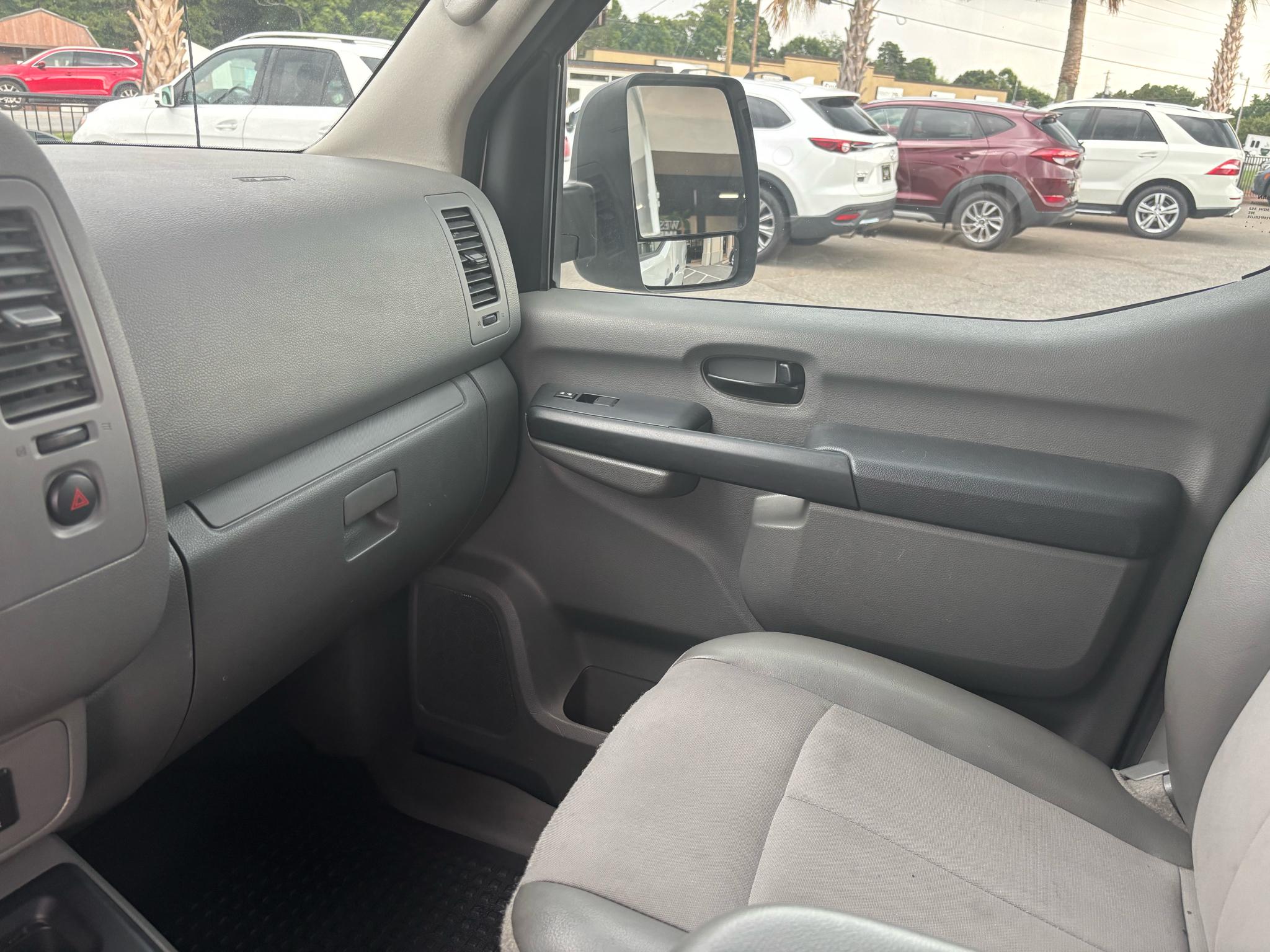 Nissan NV Cargo NV2500 HD High Roof V6 SV 2021