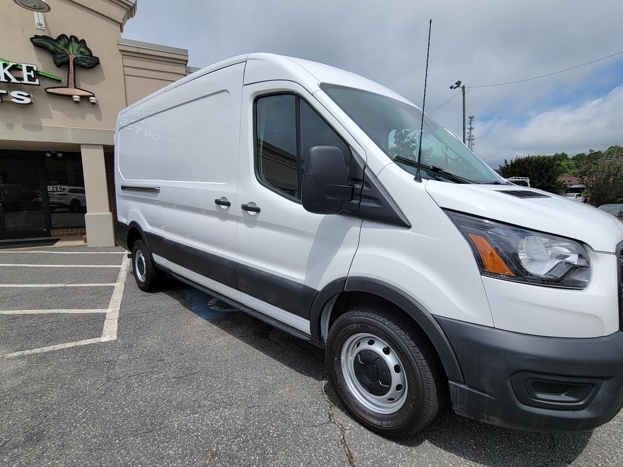 Ford Transit Cargo Van T-250 148" Med Rf 9070 GVWR RWD 2025