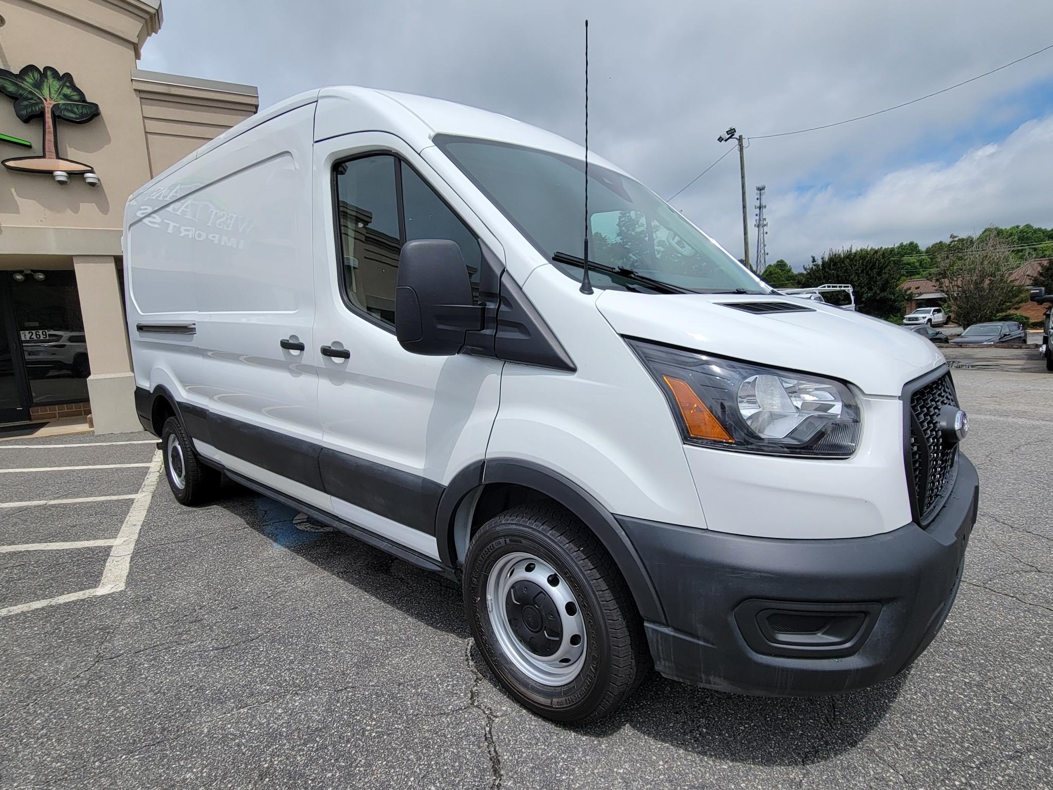 Ford Transit Cargo Van T-250 148" Med Rf 9070 GVWR RWD 2025