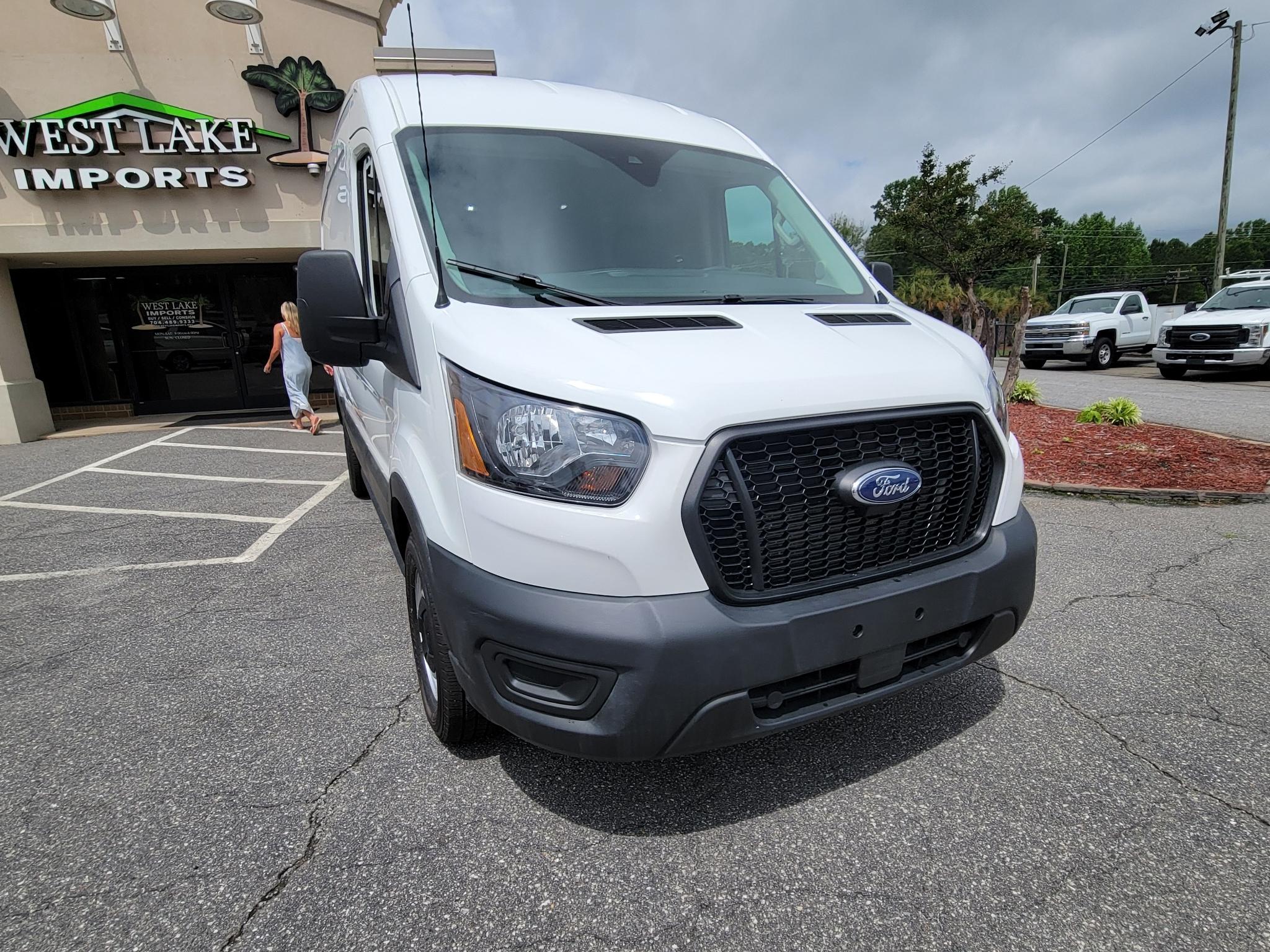 Ford Transit Cargo Van T-250 148" Med Rf 9070 GVWR RWD 2025