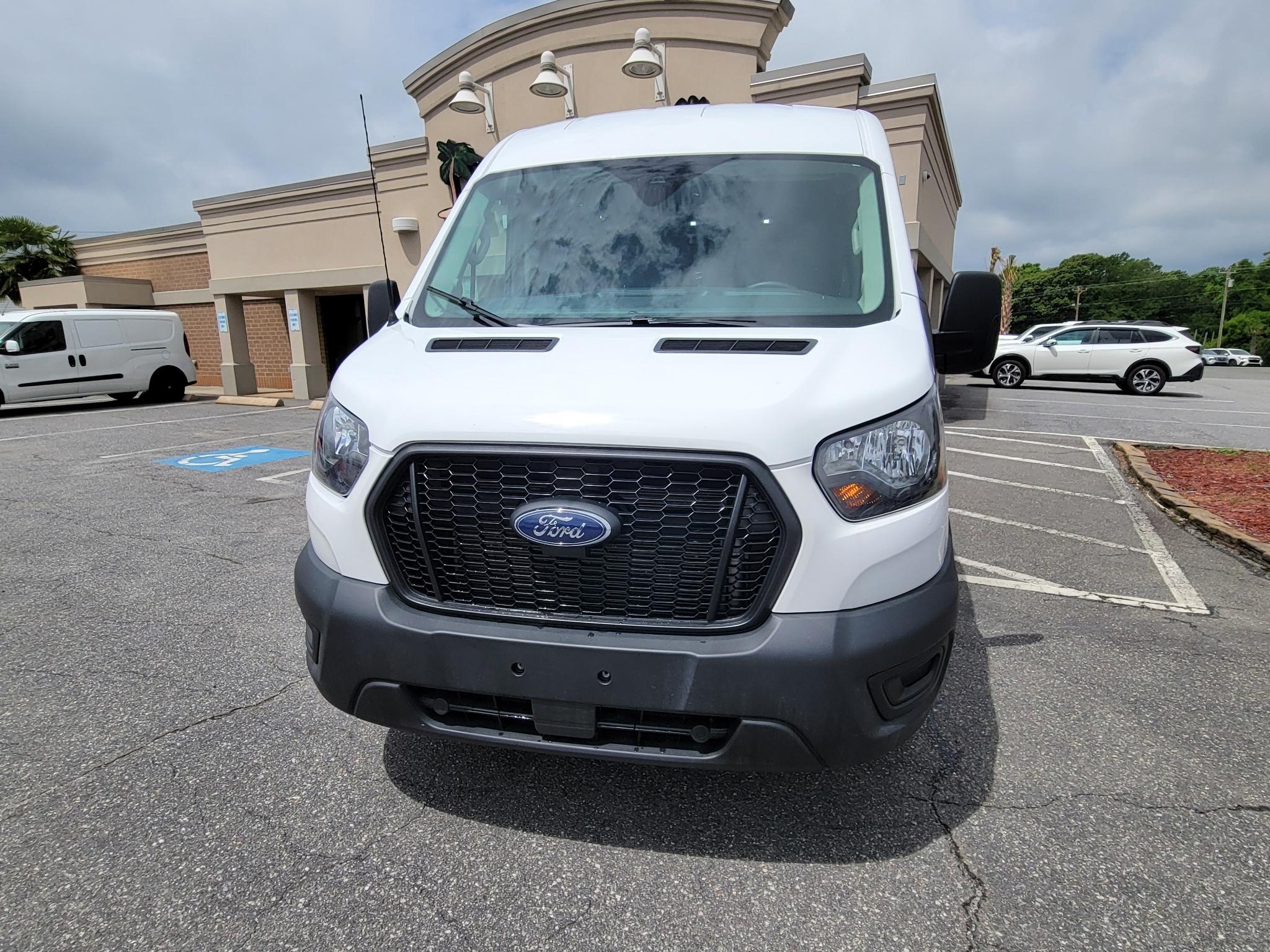 Ford Transit Cargo Van T-250 148" Med Rf 9070 GVWR RWD 2025