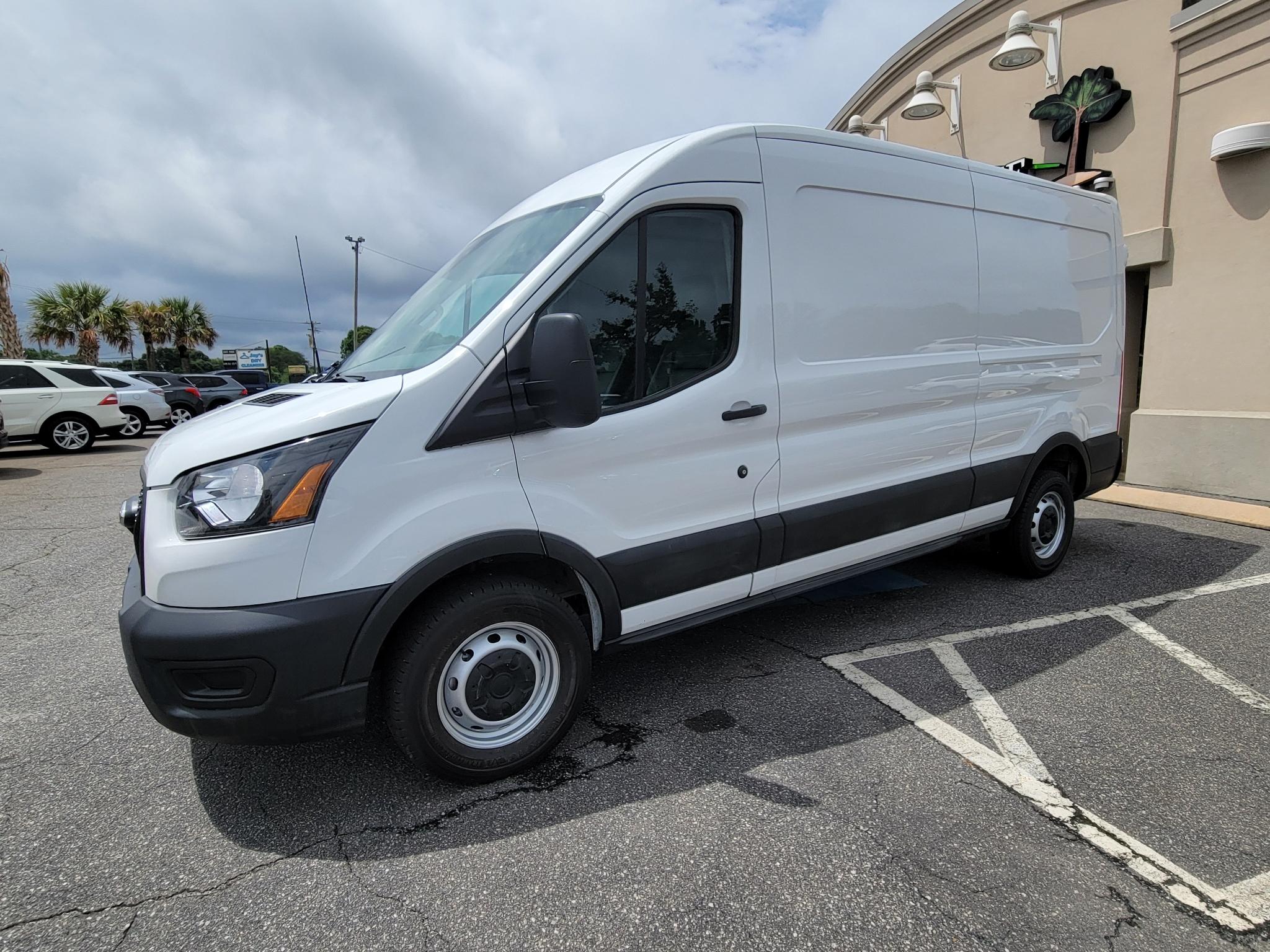 Ford Transit Cargo Van T-250 148" Med Rf 9070 GVWR RWD 2025