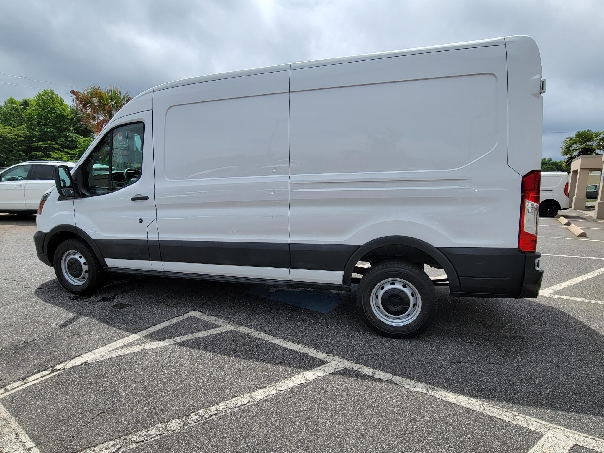 Ford Transit Cargo Van T-250 148" Med Rf 9070 GVWR RWD 2025