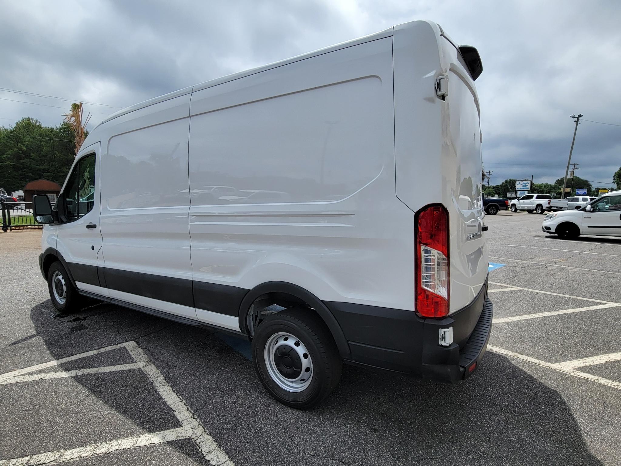 Ford Transit Cargo Van T-250 148" Med Rf 9070 GVWR RWD 2025