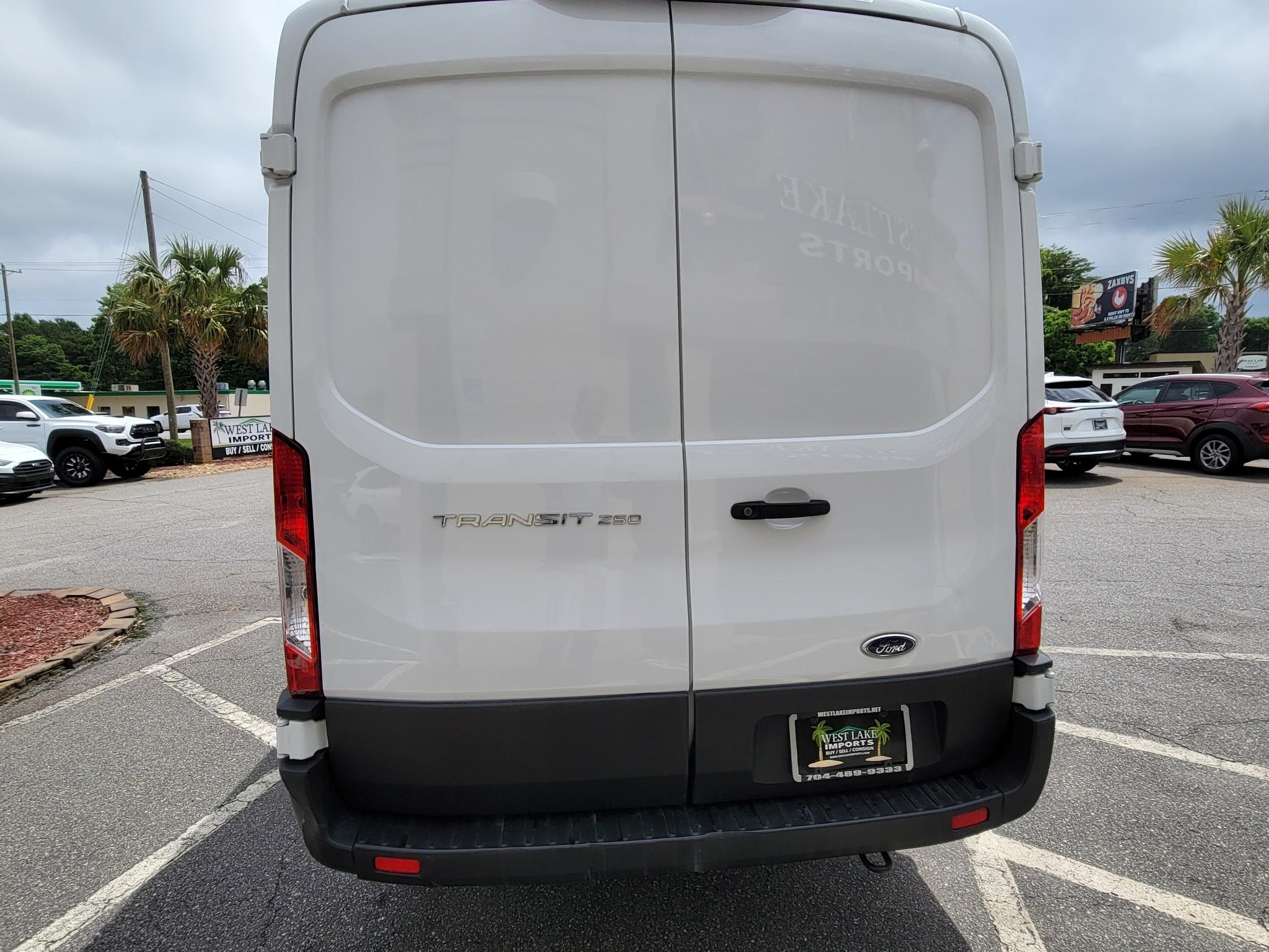 Ford Transit Cargo Van T-250 148" Med Rf 9070 GVWR RWD 2025