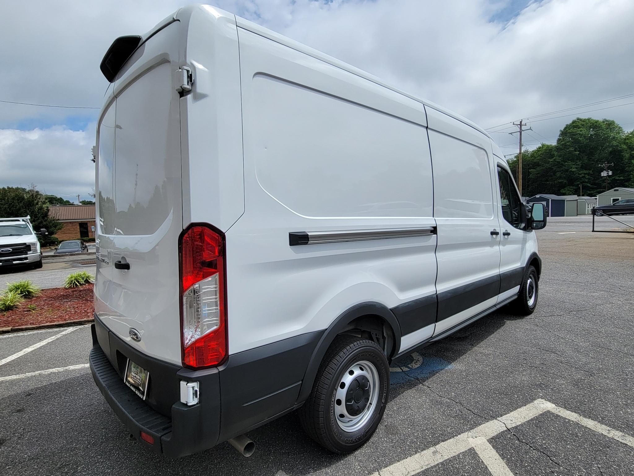Ford Transit Cargo Van T-250 148" Med Rf 9070 GVWR RWD 2025