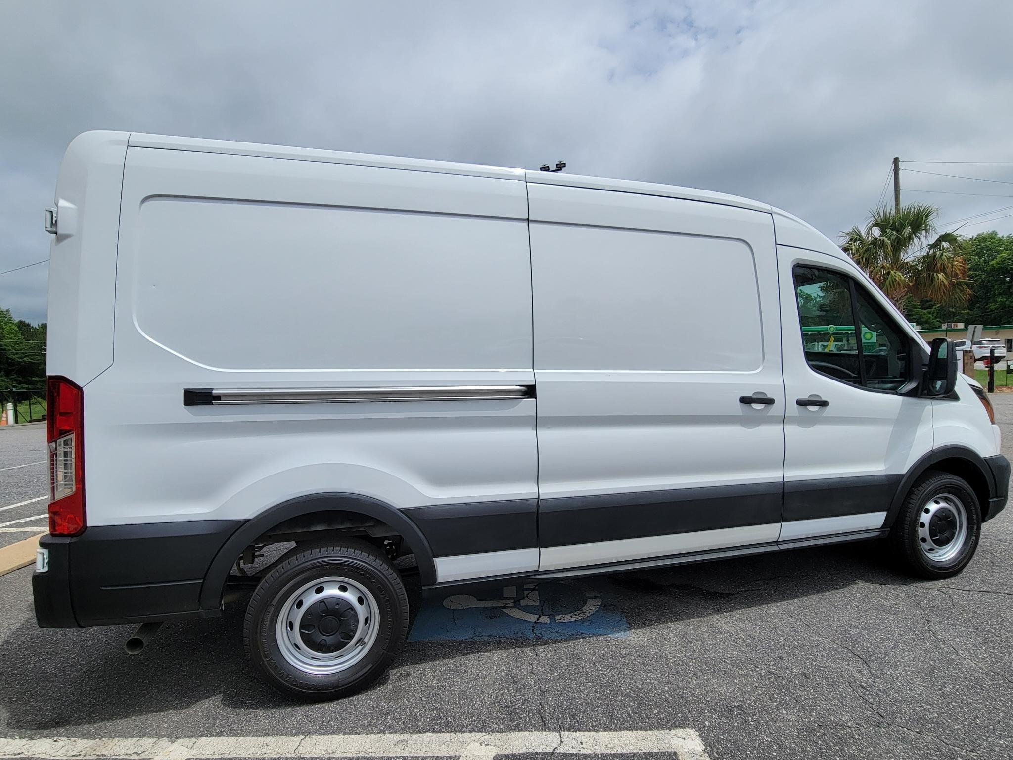 Ford Transit Cargo Van T-250 148" Med Rf 9070 GVWR RWD 2025
