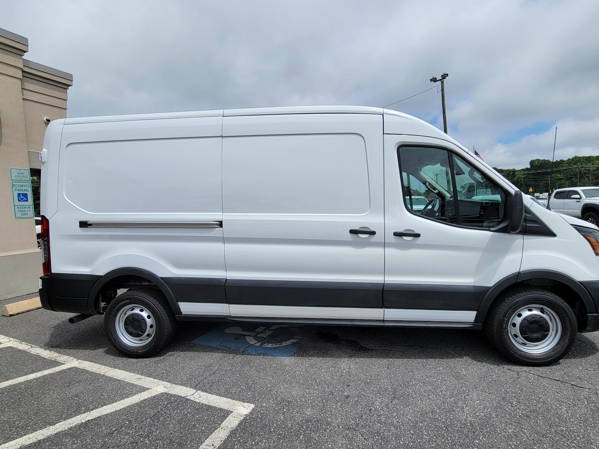 Ford Transit Cargo Van T-250 148" Med Rf 9070 GVWR RWD 2025