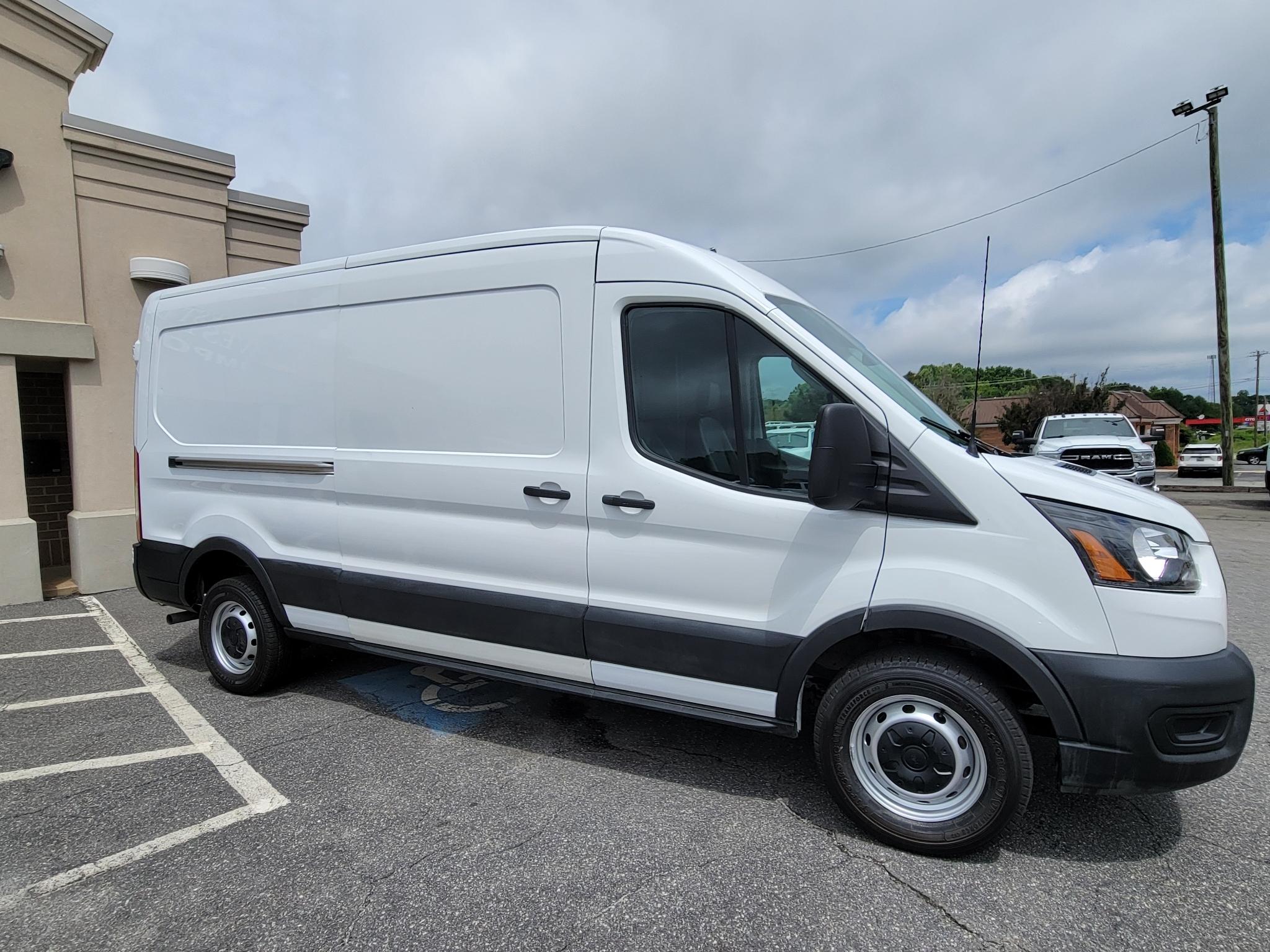 Ford Transit Cargo Van T-250 148" Med Rf 9070 GVWR RWD 2025