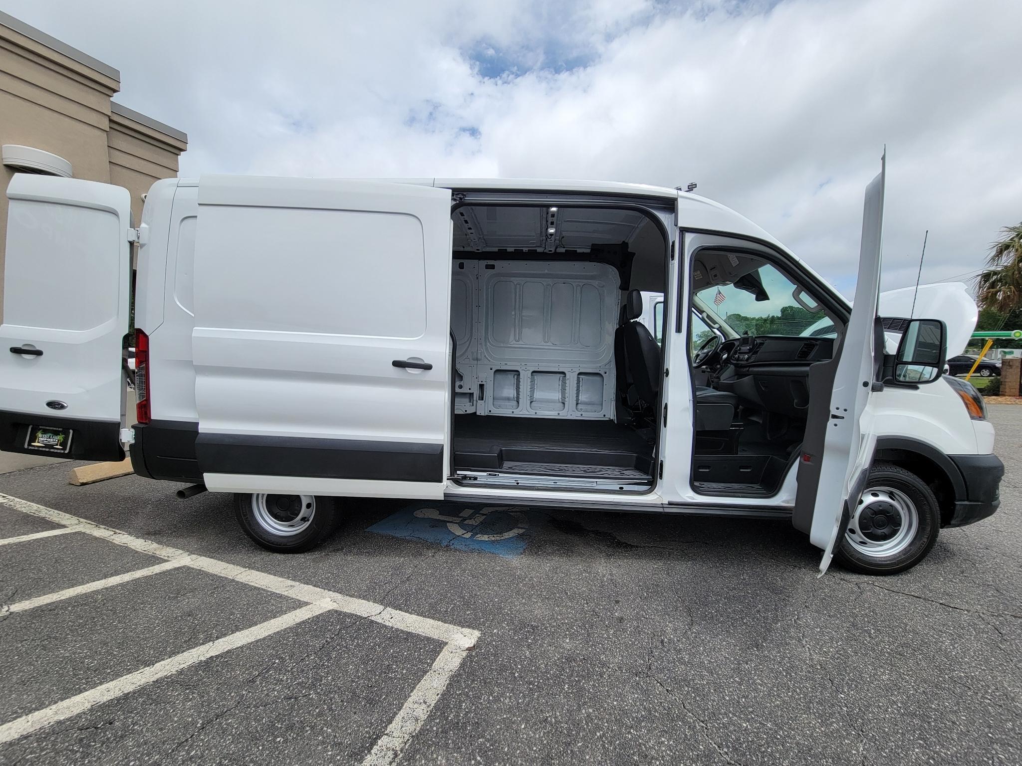 Ford Transit Cargo Van T-250 148" Med Rf 9070 GVWR RWD 2025