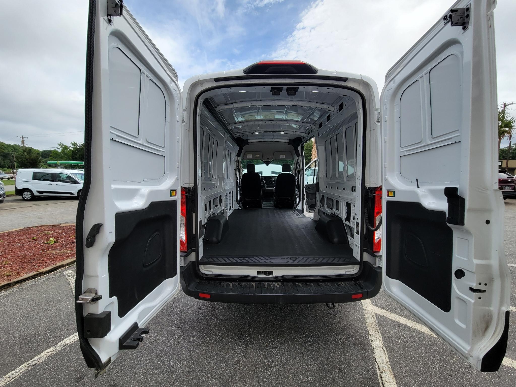 Ford Transit Cargo Van T-250 148" Med Rf 9070 GVWR RWD 2025